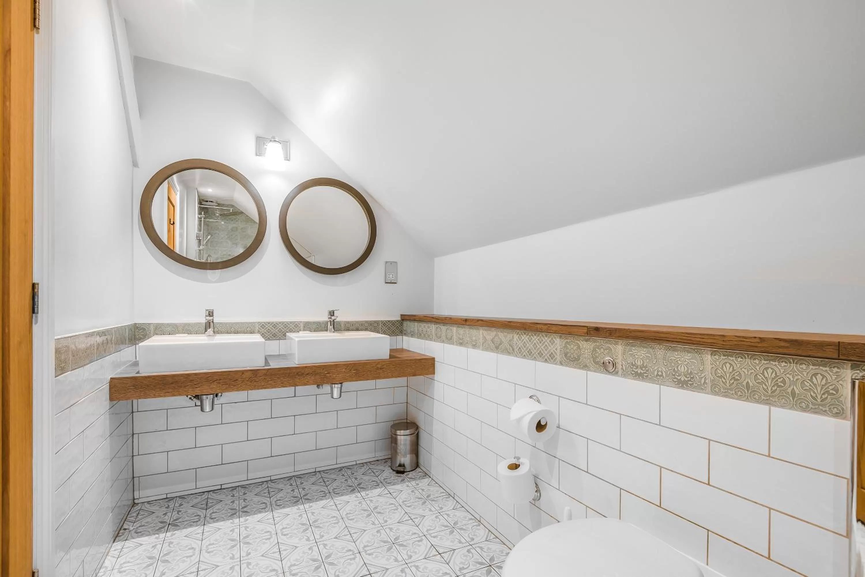 Bathroom in The Walhampton Arms