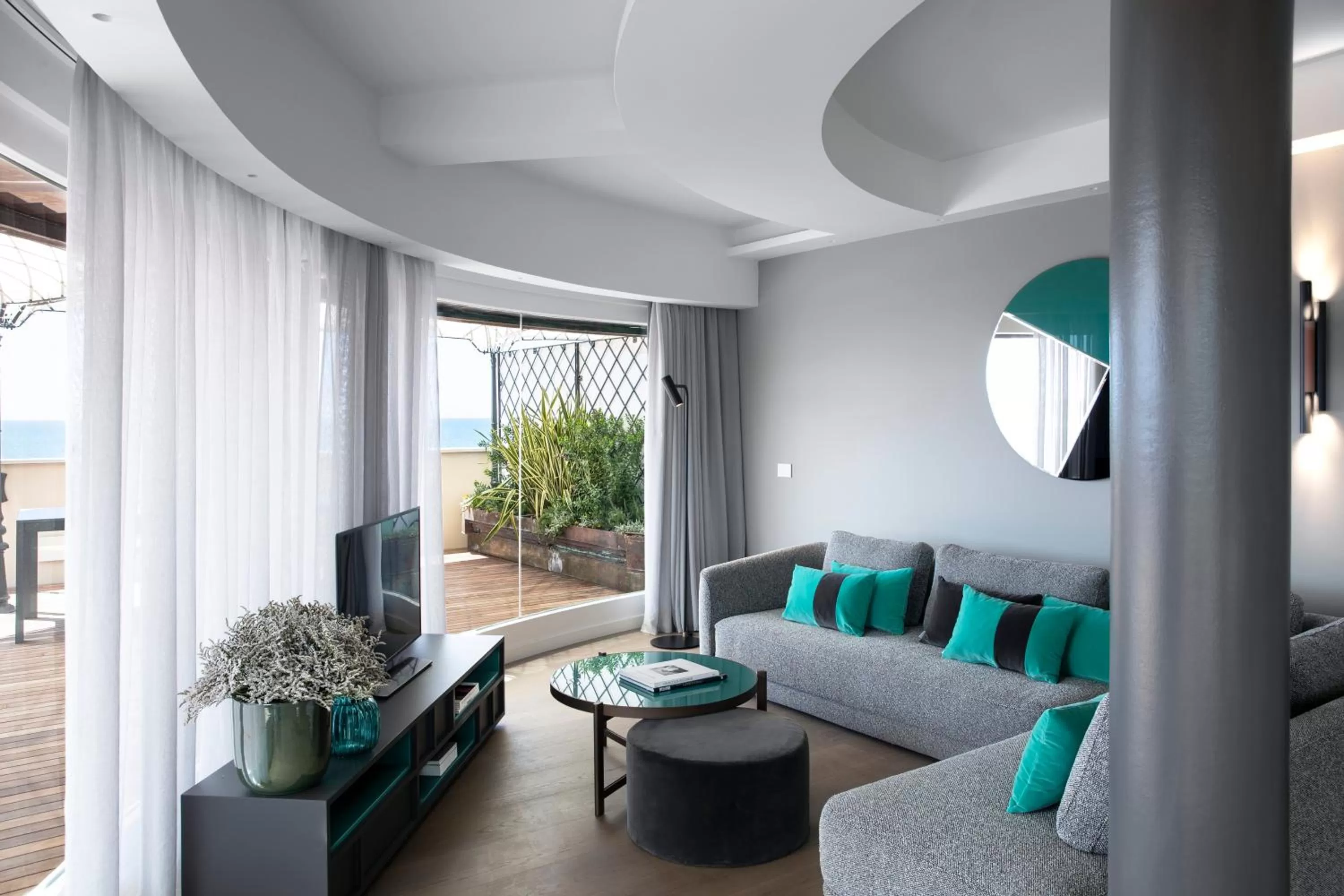 Seating area in Hotel Plaza e de Russie - Relais & Châteaux