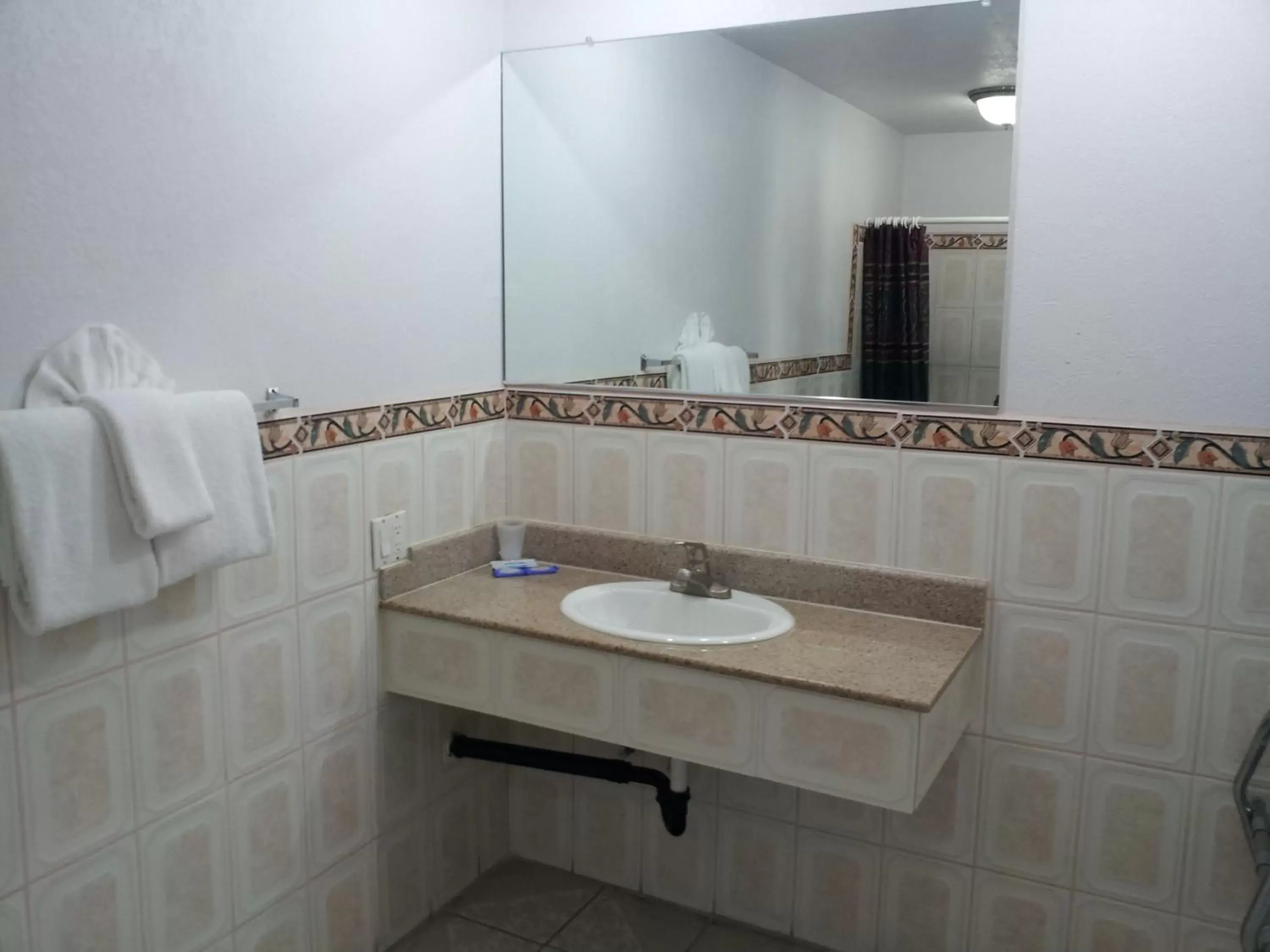 Decorative detail, Bathroom in Riviera Motel