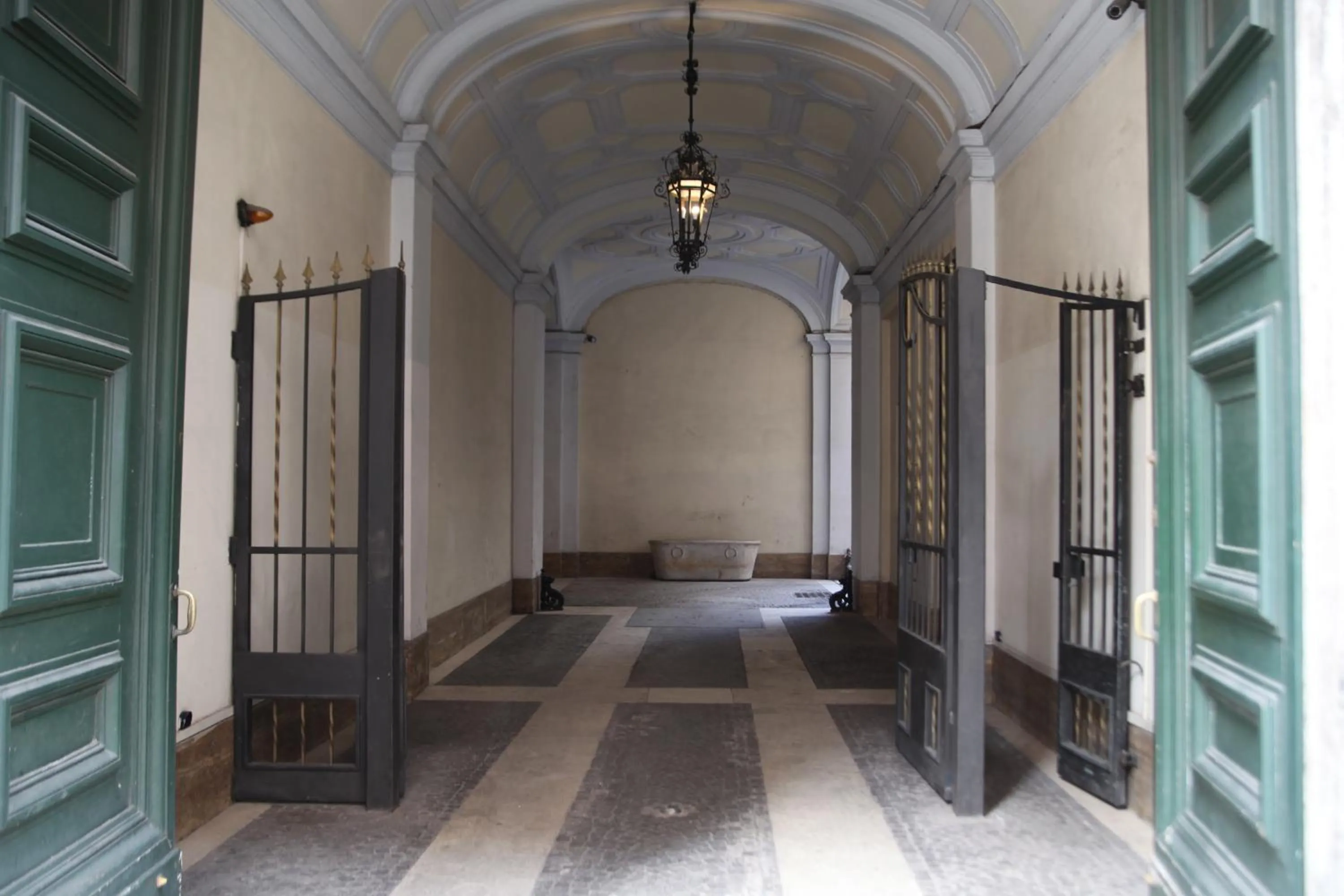 Facade/entrance, Bed in Maison Tritone