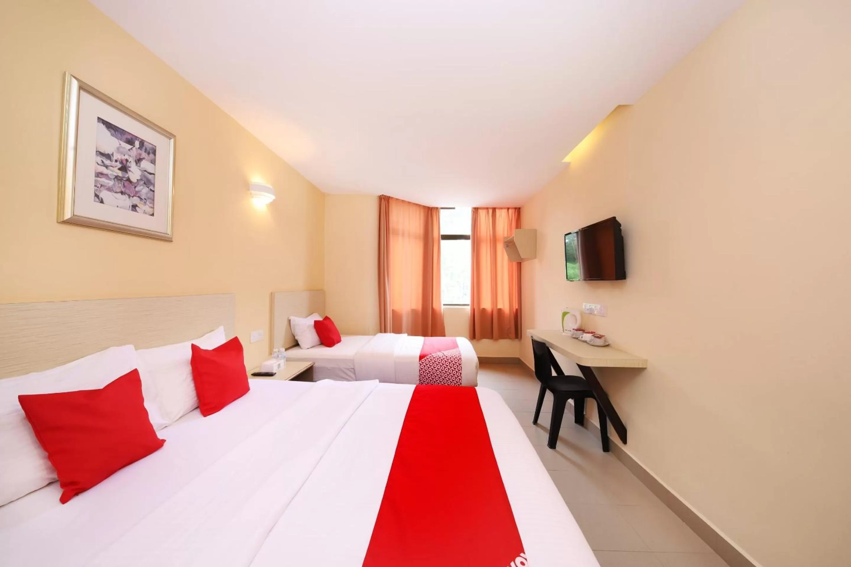 Bedroom in Super OYO 635 Seven Days Hotel