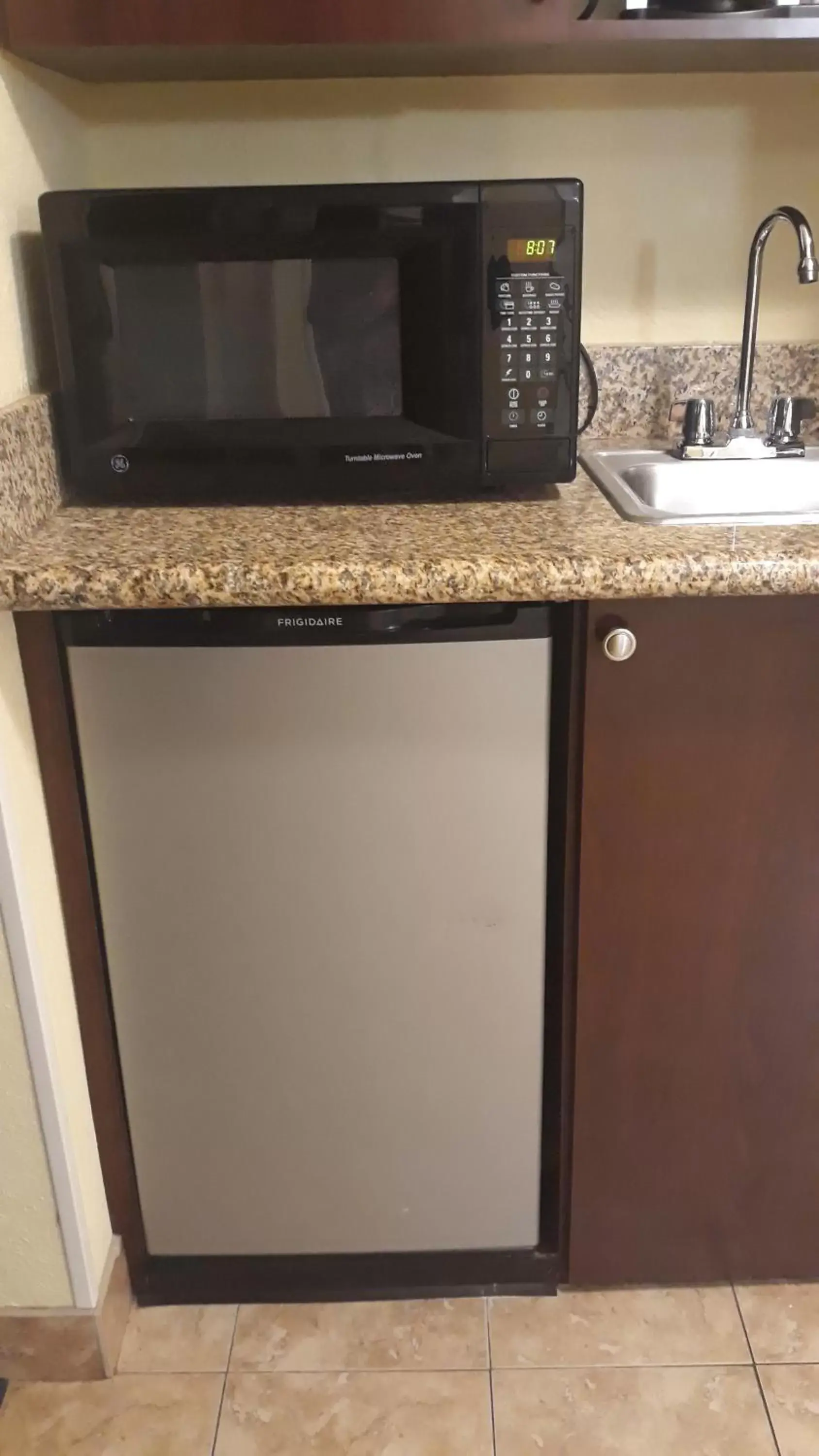 Coffee/tea facilities, Kitchen/Kitchenette in Holiday Inn Hotel & Suites Daytona Beach On The Ocean, an IHG Hotel