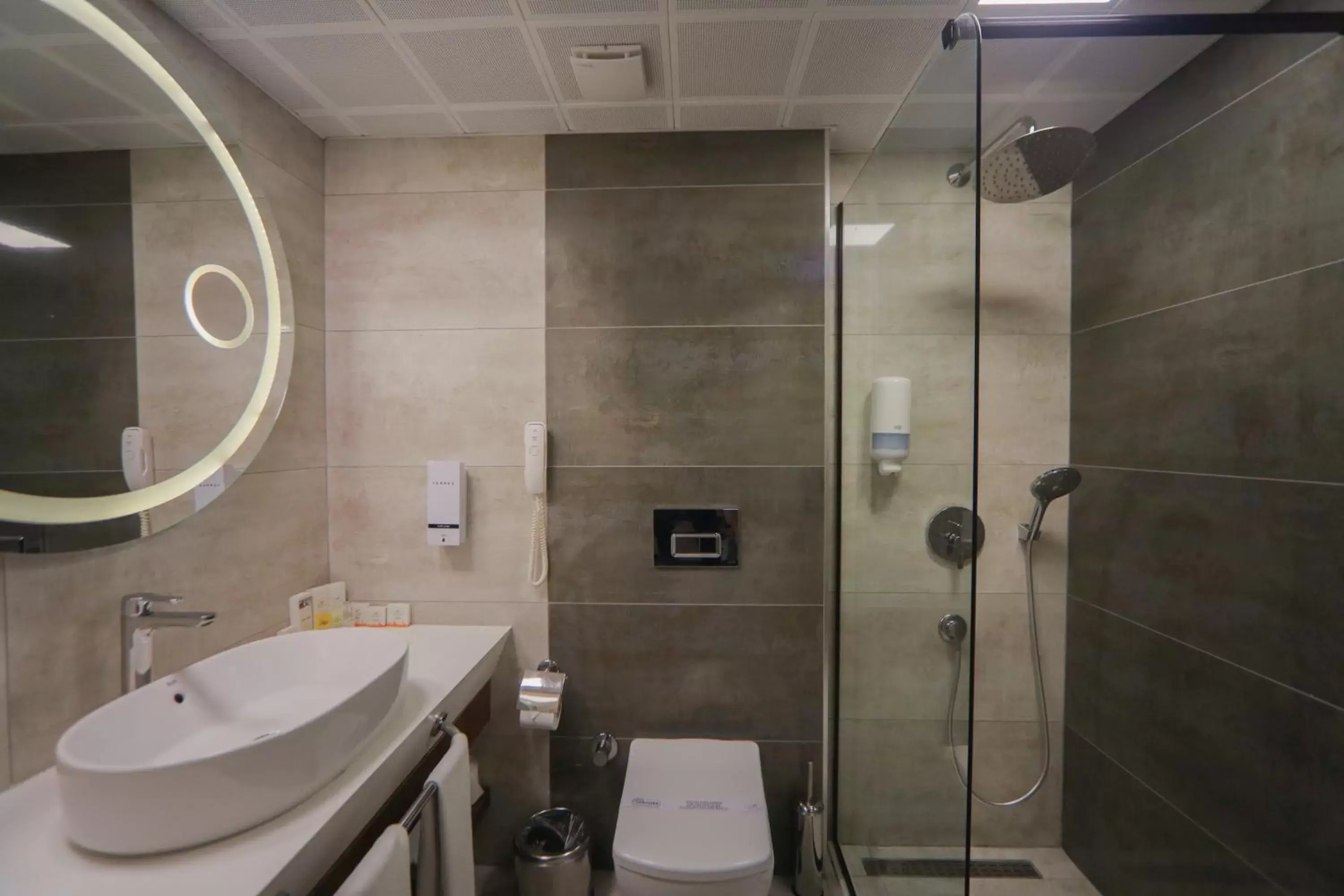 Shower, Bathroom in Best Western Plus Khan Hotel