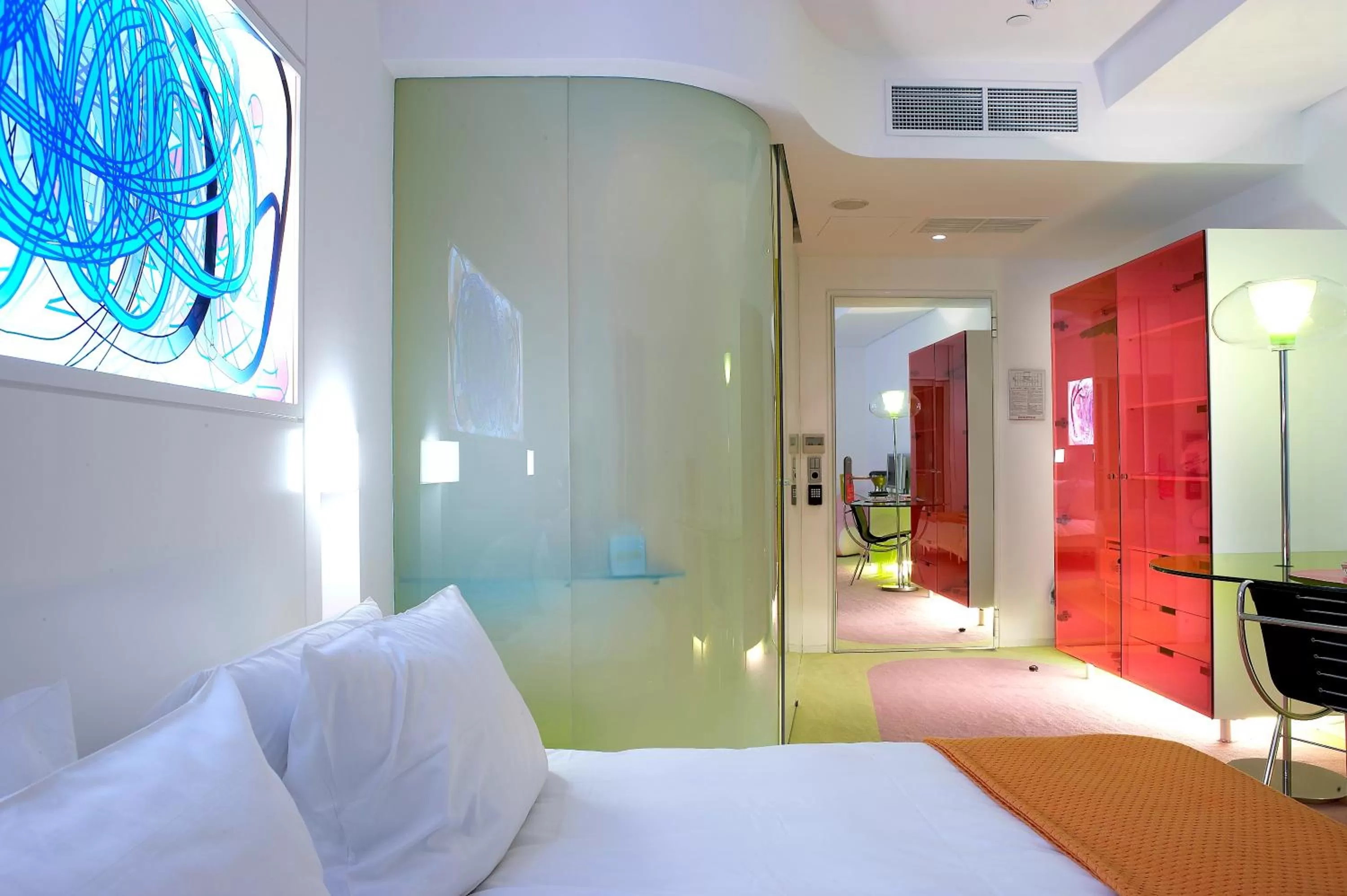 Photo of the whole room, Bed in Semiramis