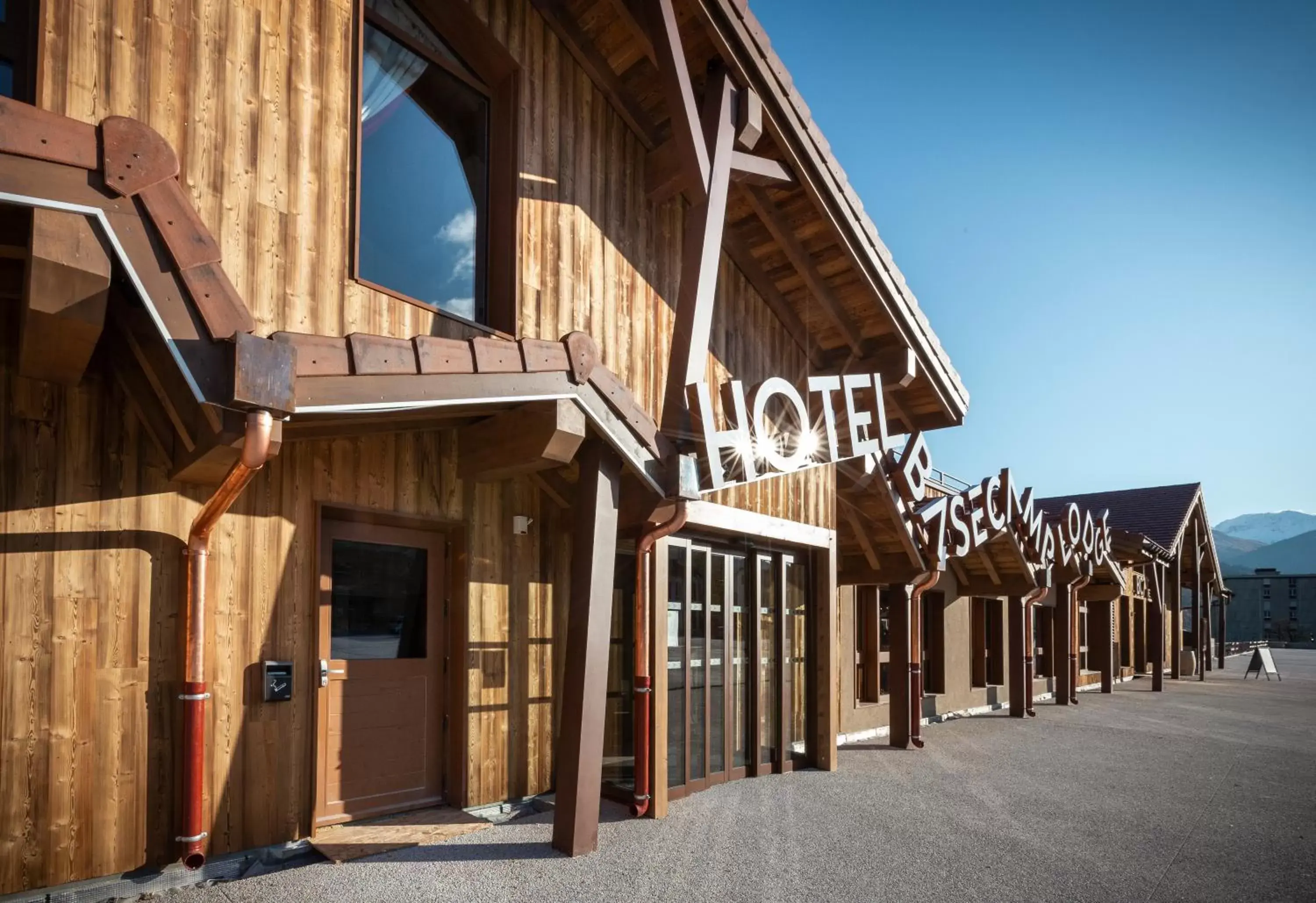 Facade/entrance, Property Building in Hotel Base Camp Lodge - Bourg Saint Maurice