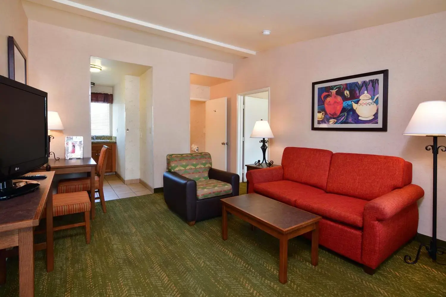Living room, Seating Area in Lamplighter Inn & Suites at SDSU