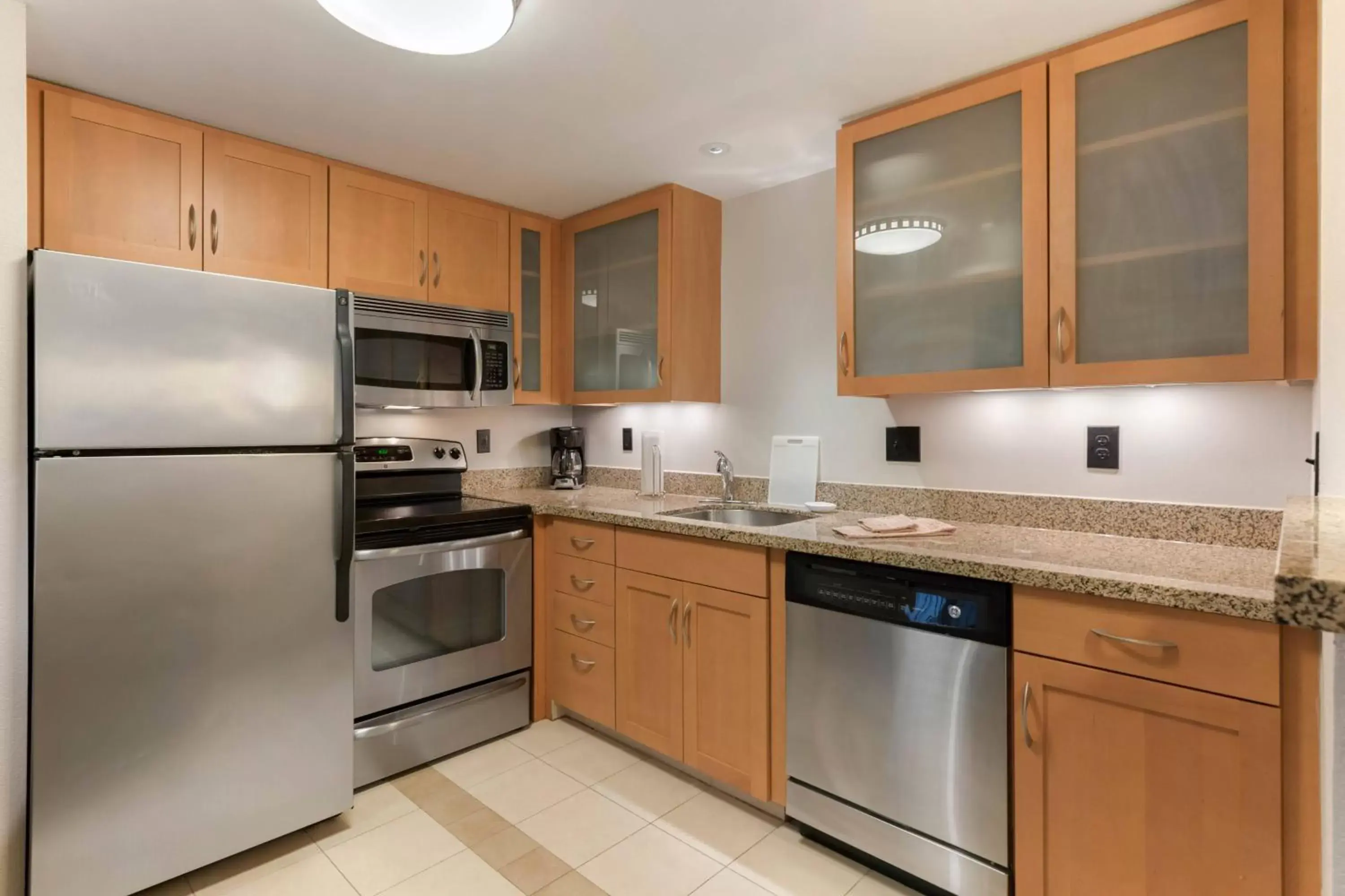 Bedroom, Kitchen/Kitchenette in Residence Inn Columbus