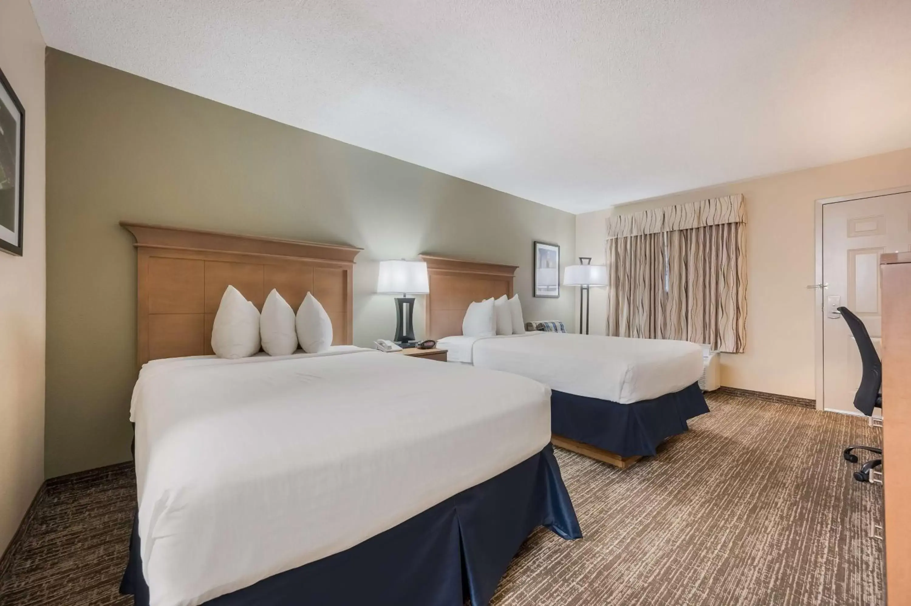 Bedroom, Bed in Best Western University Inn Bedroom, Bed in Best Western University Inn