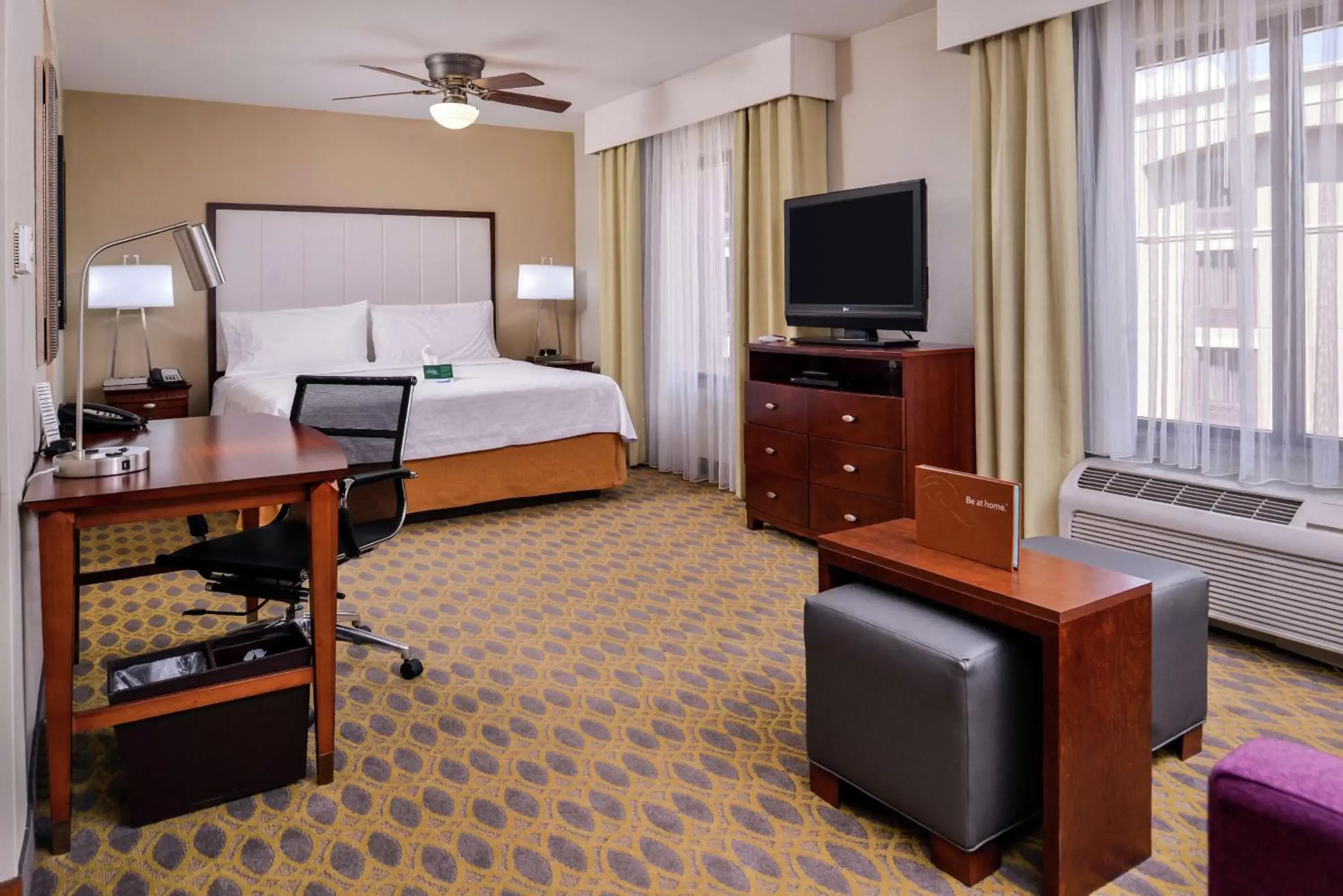 Bedroom, TV/Entertainment Center in Homewood Suites by Hilton Jacksonville-Downtown/Southbank