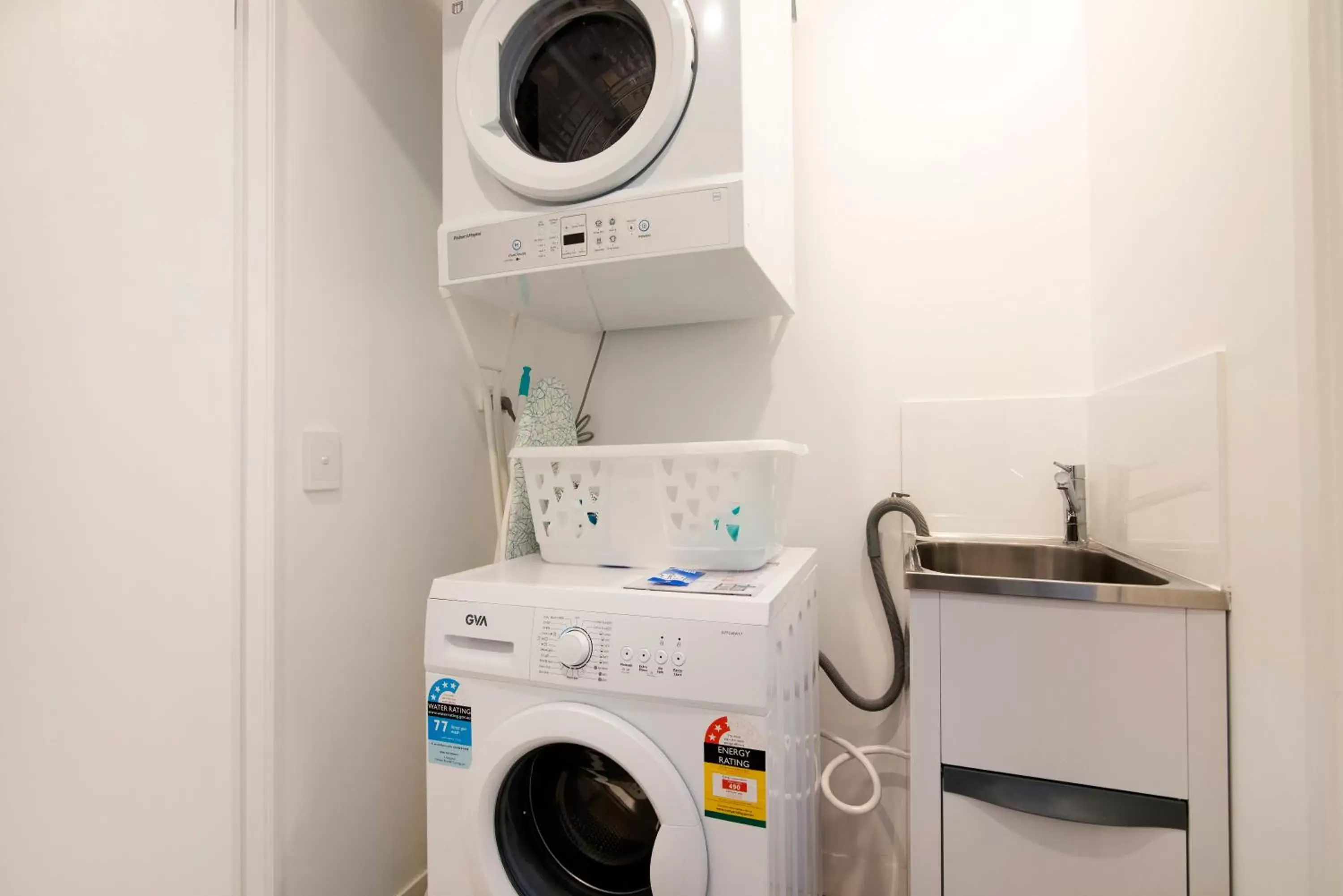 laundry, Kitchen/Kitchenette in Hope Street Apartments by CLLIX