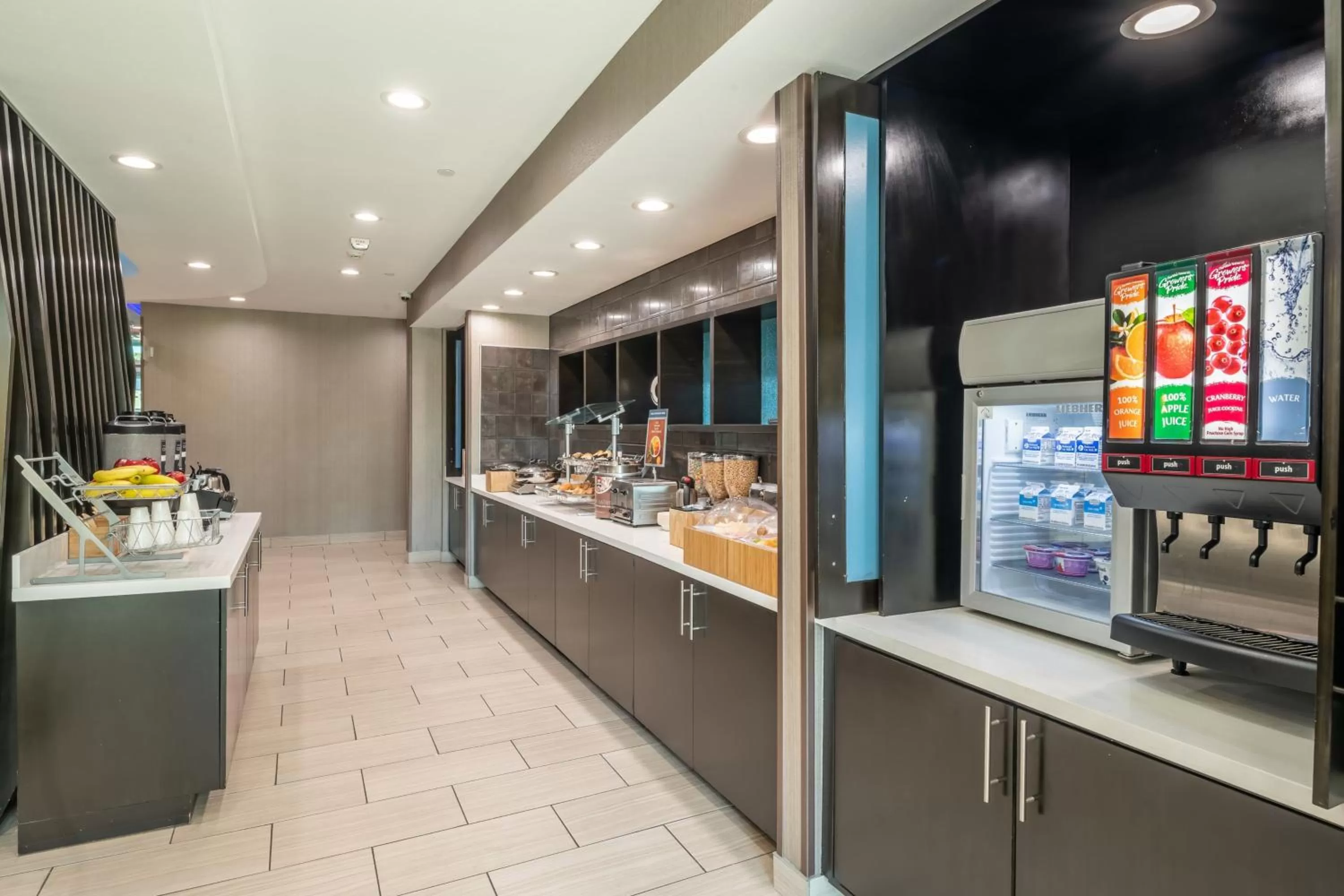 Breakfast in SpringHill Suites Dallas Central Expressway