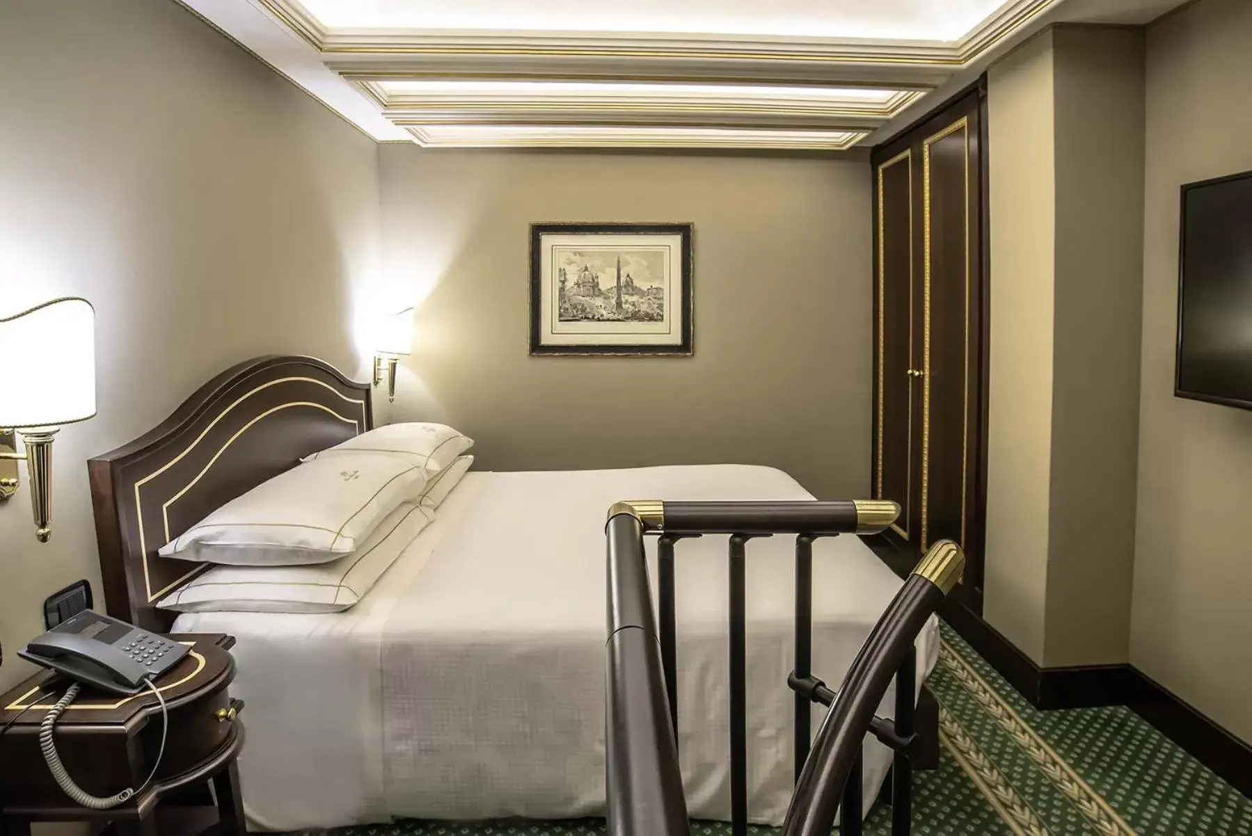 Bedroom, Bed in River Palace Hotel Bedroom, Bed in River Palace Hotel