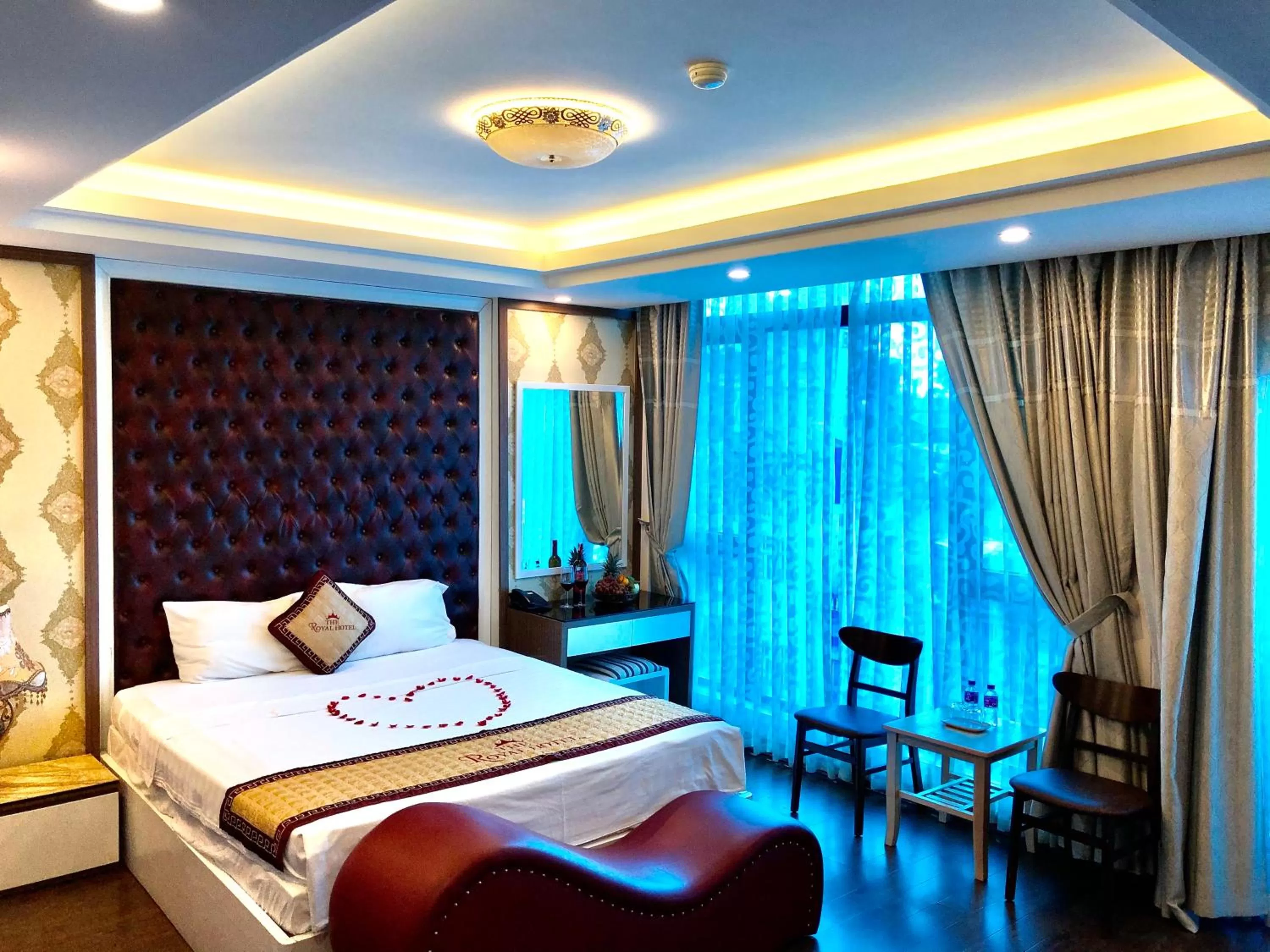 Photo of the whole room, Bed in The Royal Hotel Near West Lake