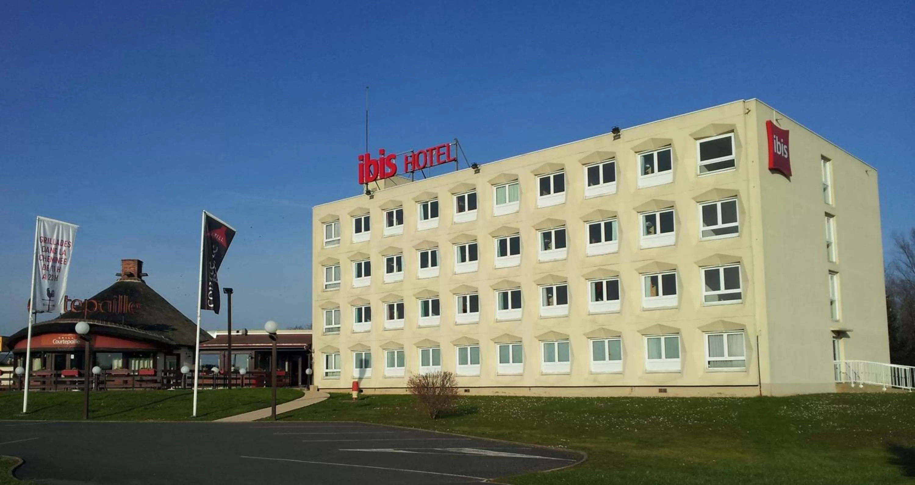 Facade/entrance in ibis Saint Dizier