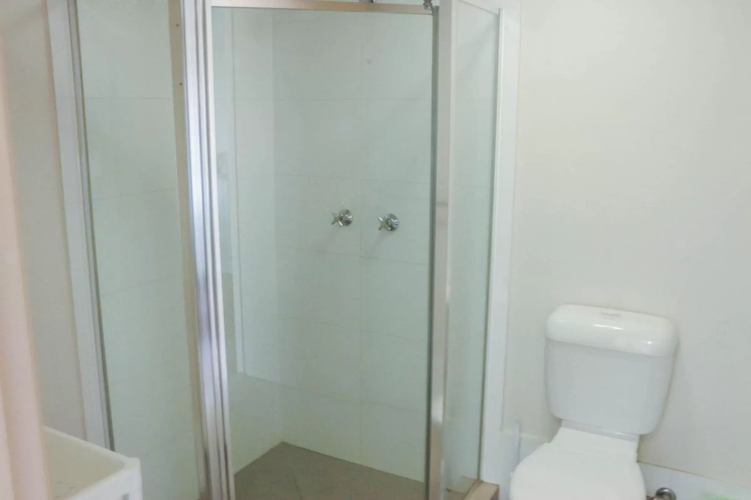 Bathroom in Acacia Ridge Hotel & Motel Brisbane