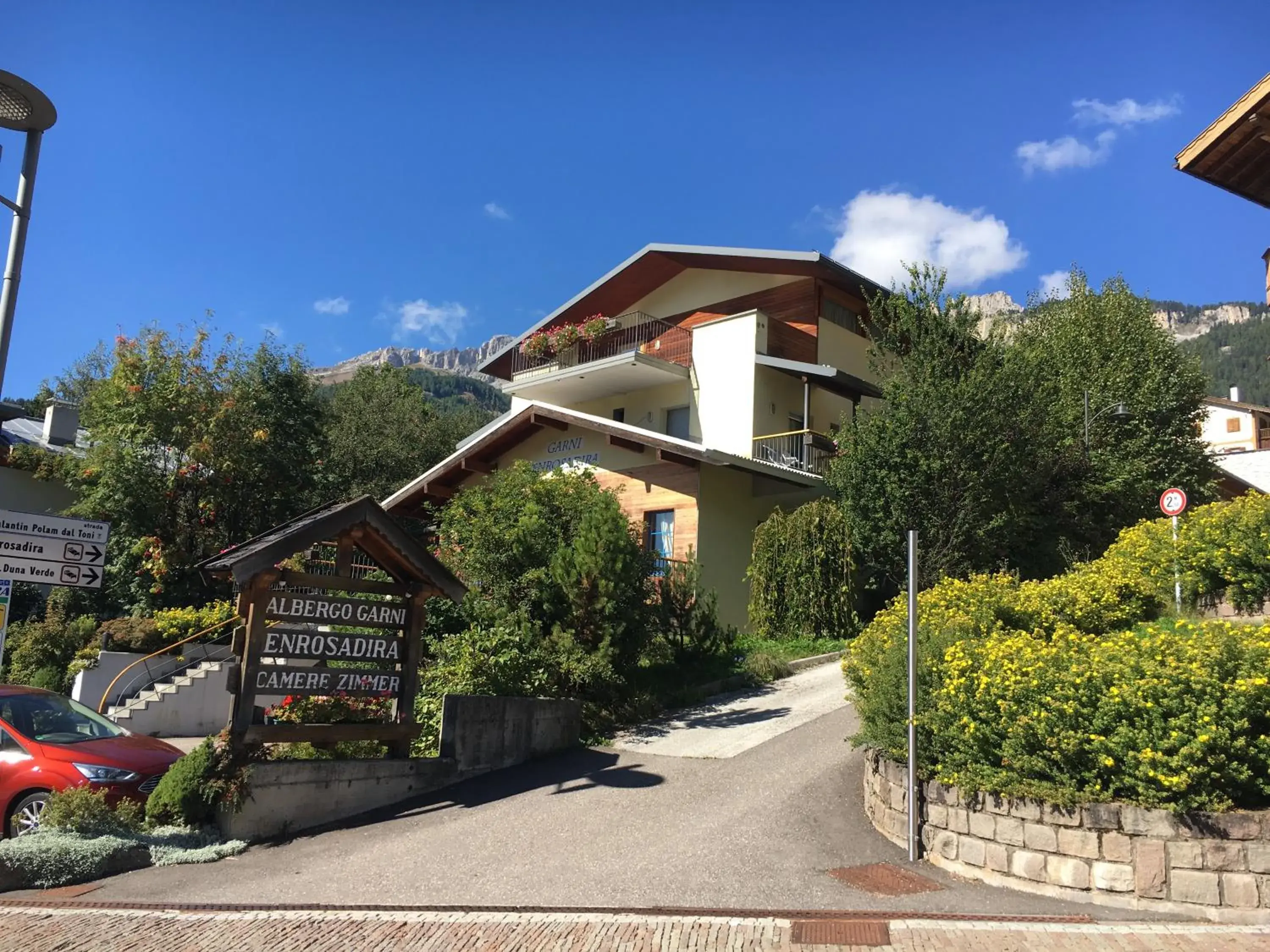 Facade/entrance, Property Building in Garni Enrosadira