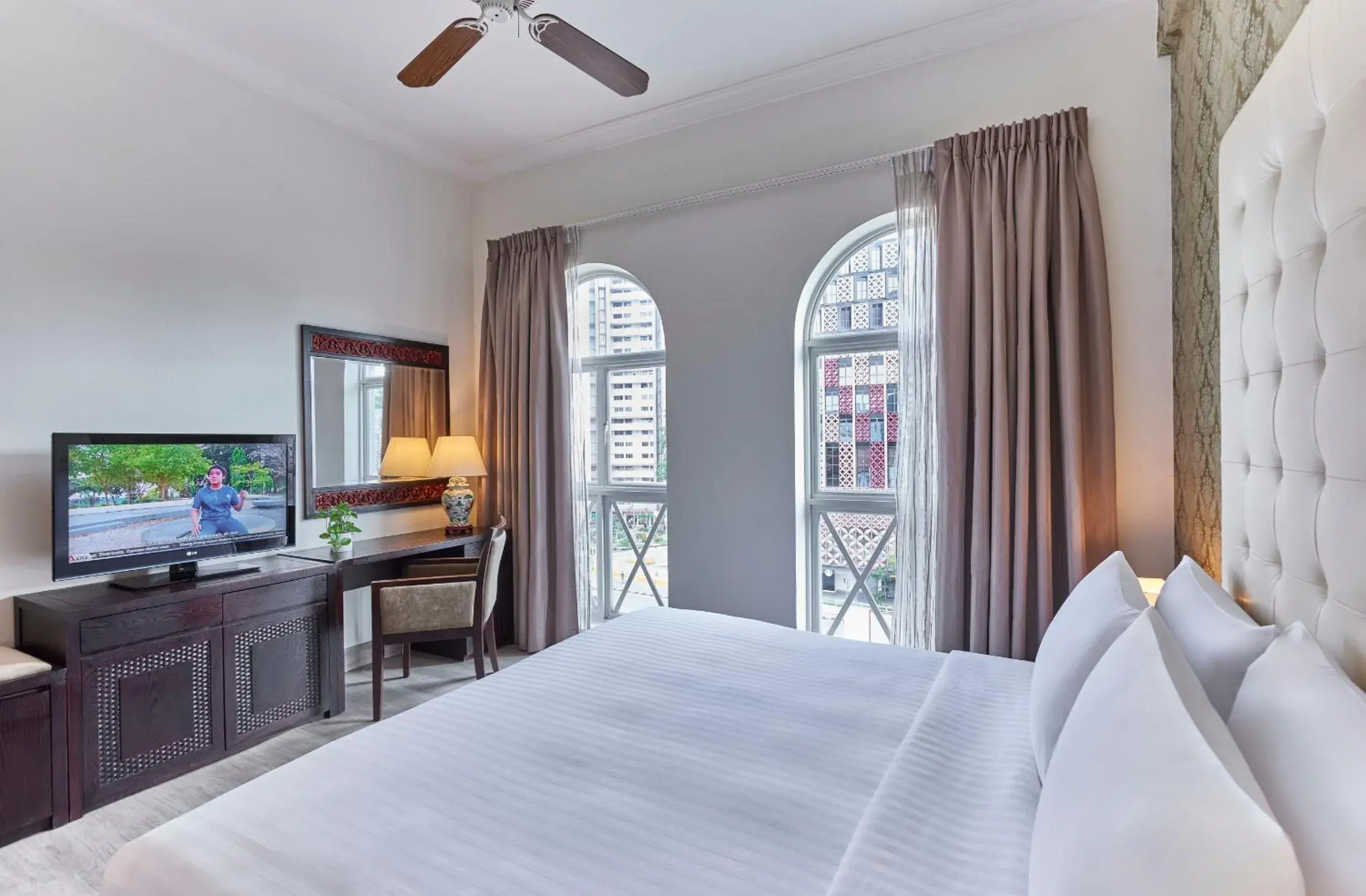 Deluxe Double or Twin Room in Village Hotel Albert Court by Far East Hospitality Deluxe Double or Twin Room in Village Hotel Albert Court by Far East Hospitality