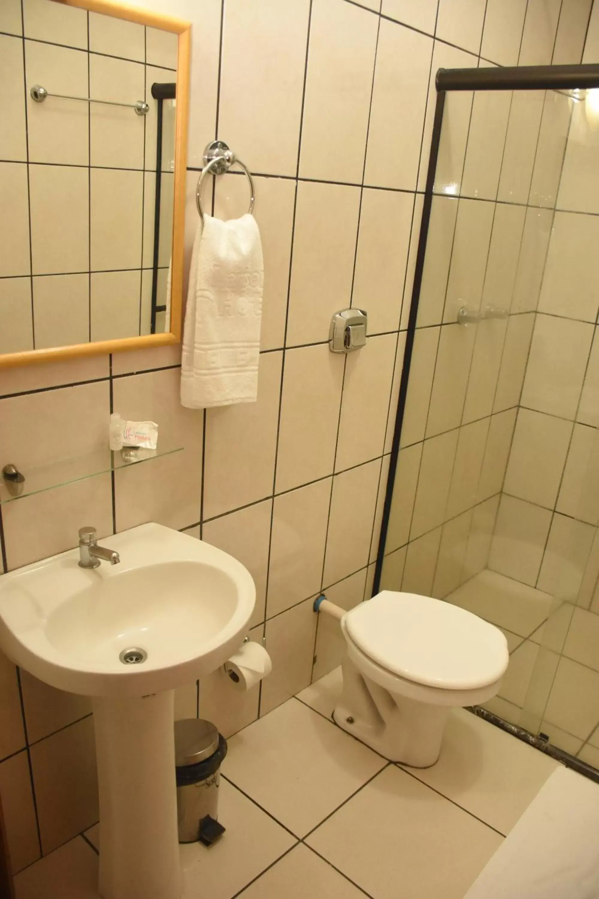 Bathroom in Larison Hotéis - Ji-Paraná