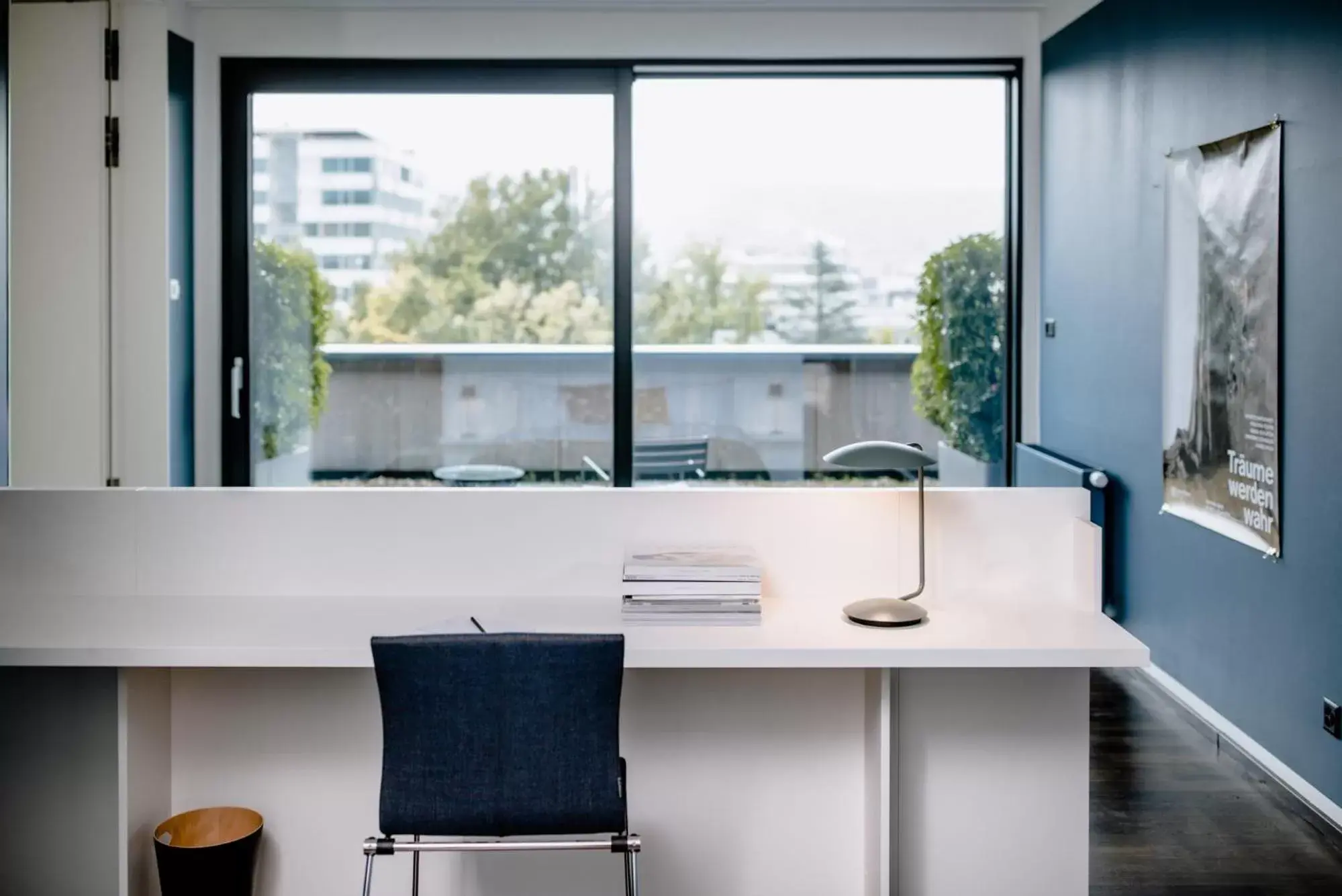 Photo of the whole room, Kitchen/Kitchenette in THE FLAG Zürich