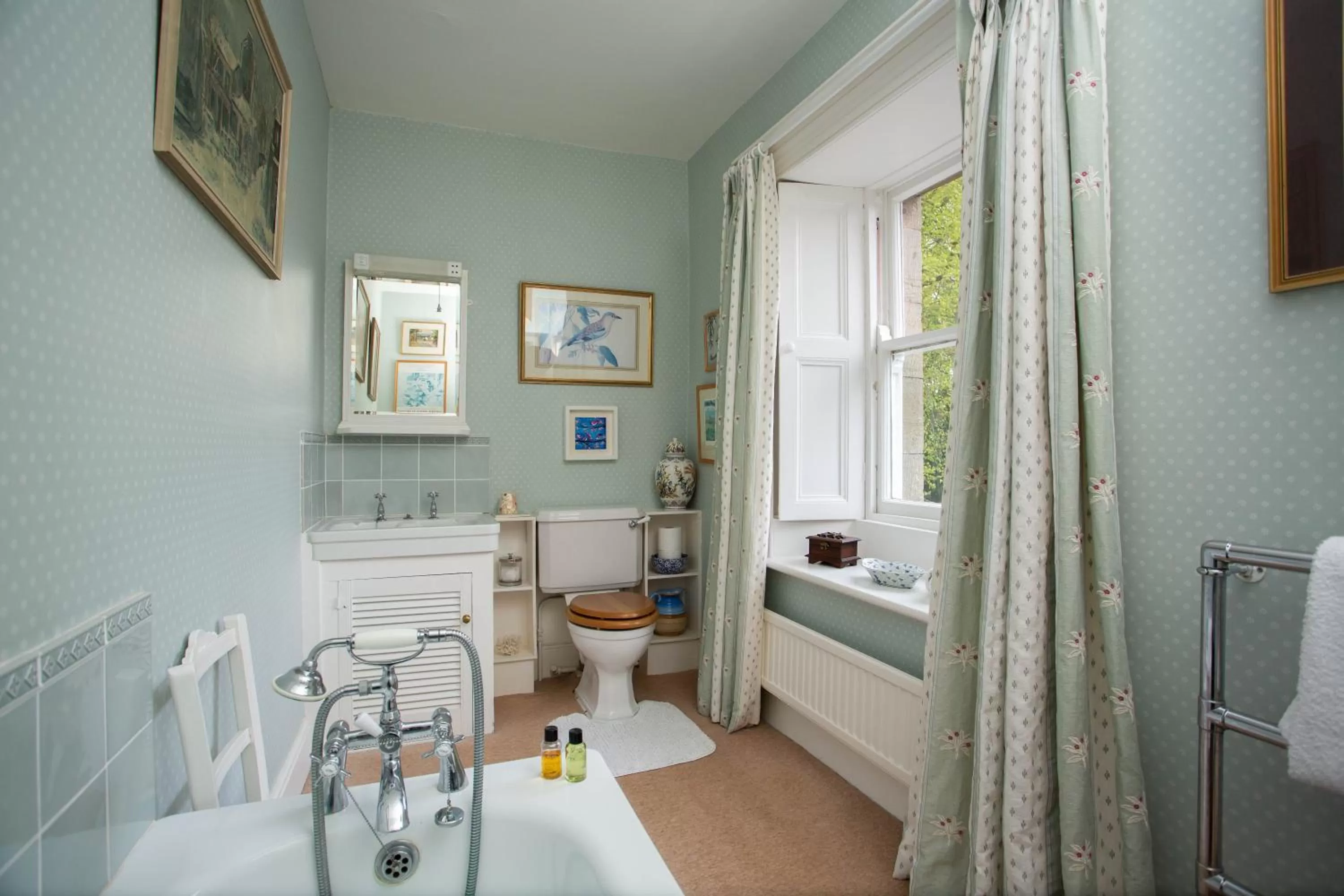 Bathroom, Bed in Ingram House Bed & Breakfast
