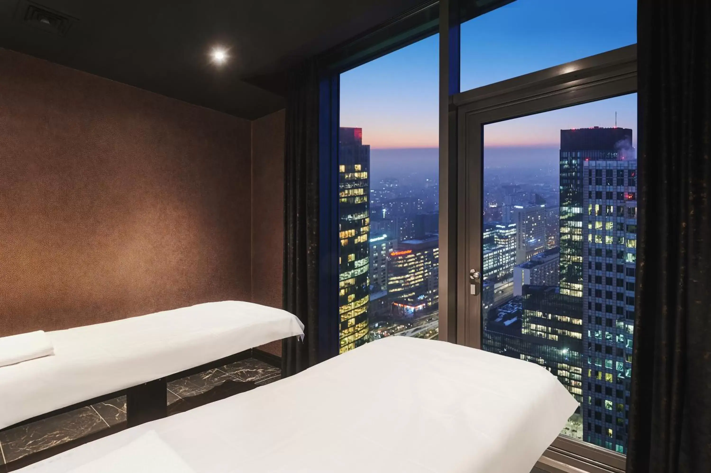 Spa and wellness centre/facilities, Bed in InterContinental Warszawa by IHG Spa and wellness centre/facilities, Bed in InterContinental Warszawa by IHG