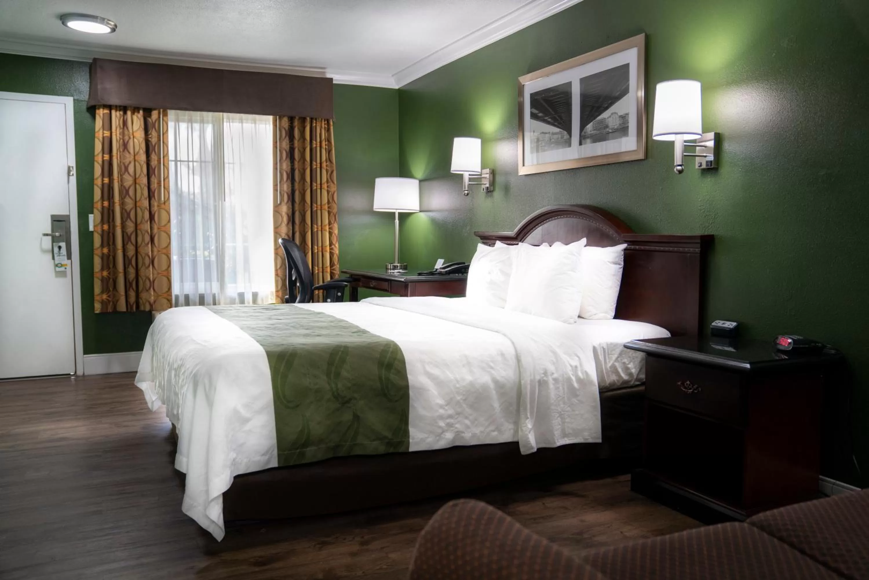 Accessible Room, 1 King Bed, Roll-In Shower, Non Smoking in Quality Inn Hemet - San Jacinto