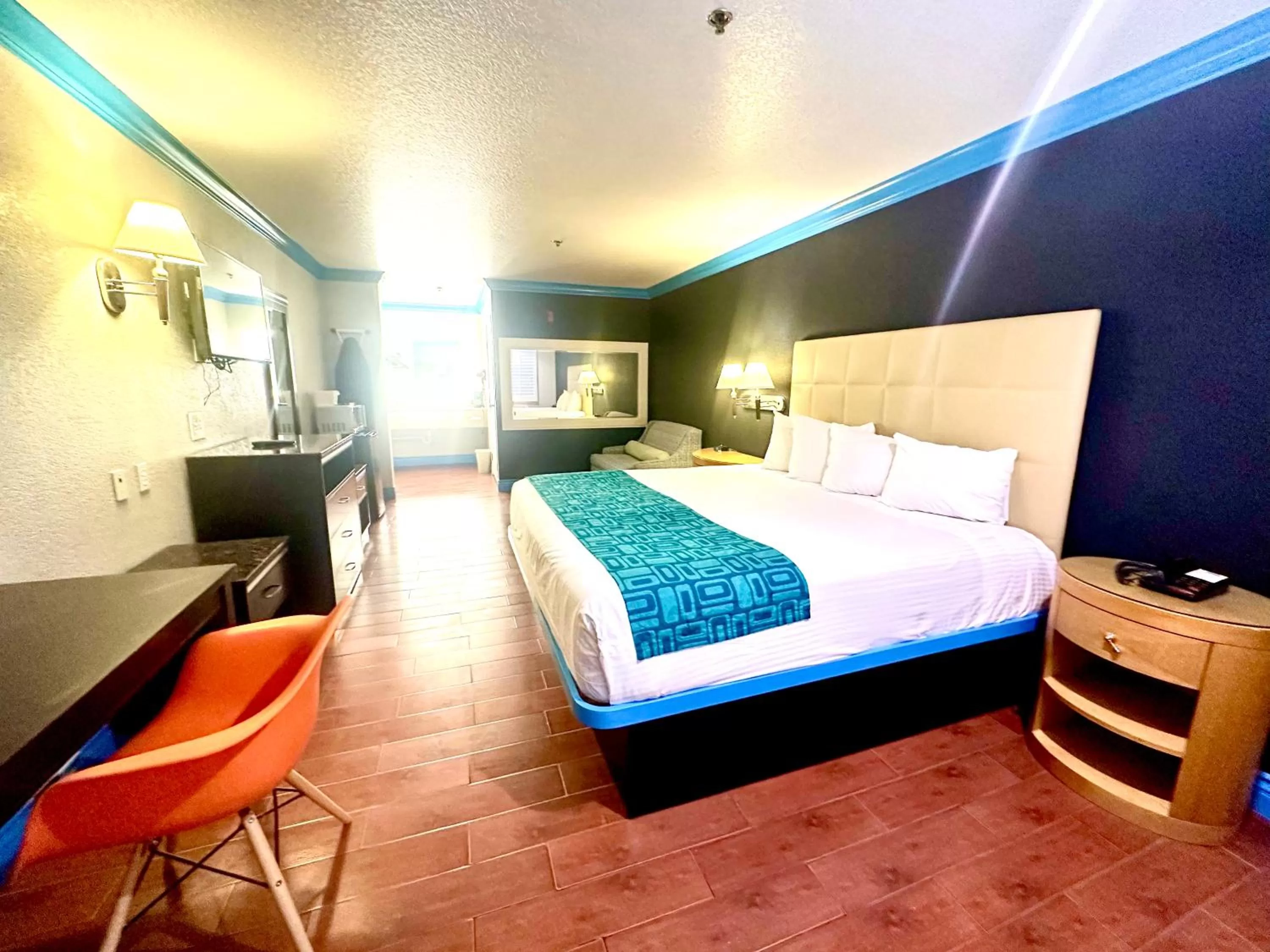 King Suite in Casa Blanca Hotel & Suites Orange