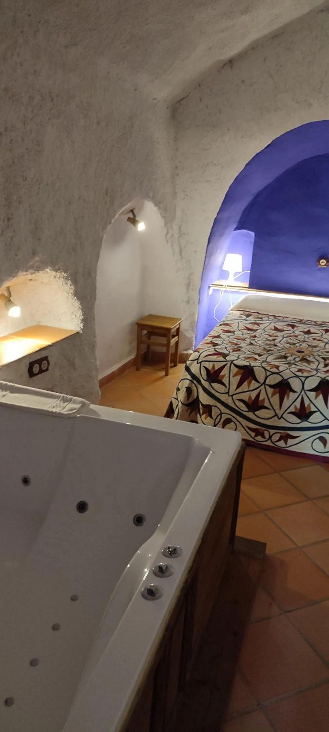 Hot Tub in Casas Cueva y Cortijo La Tala en Guadix