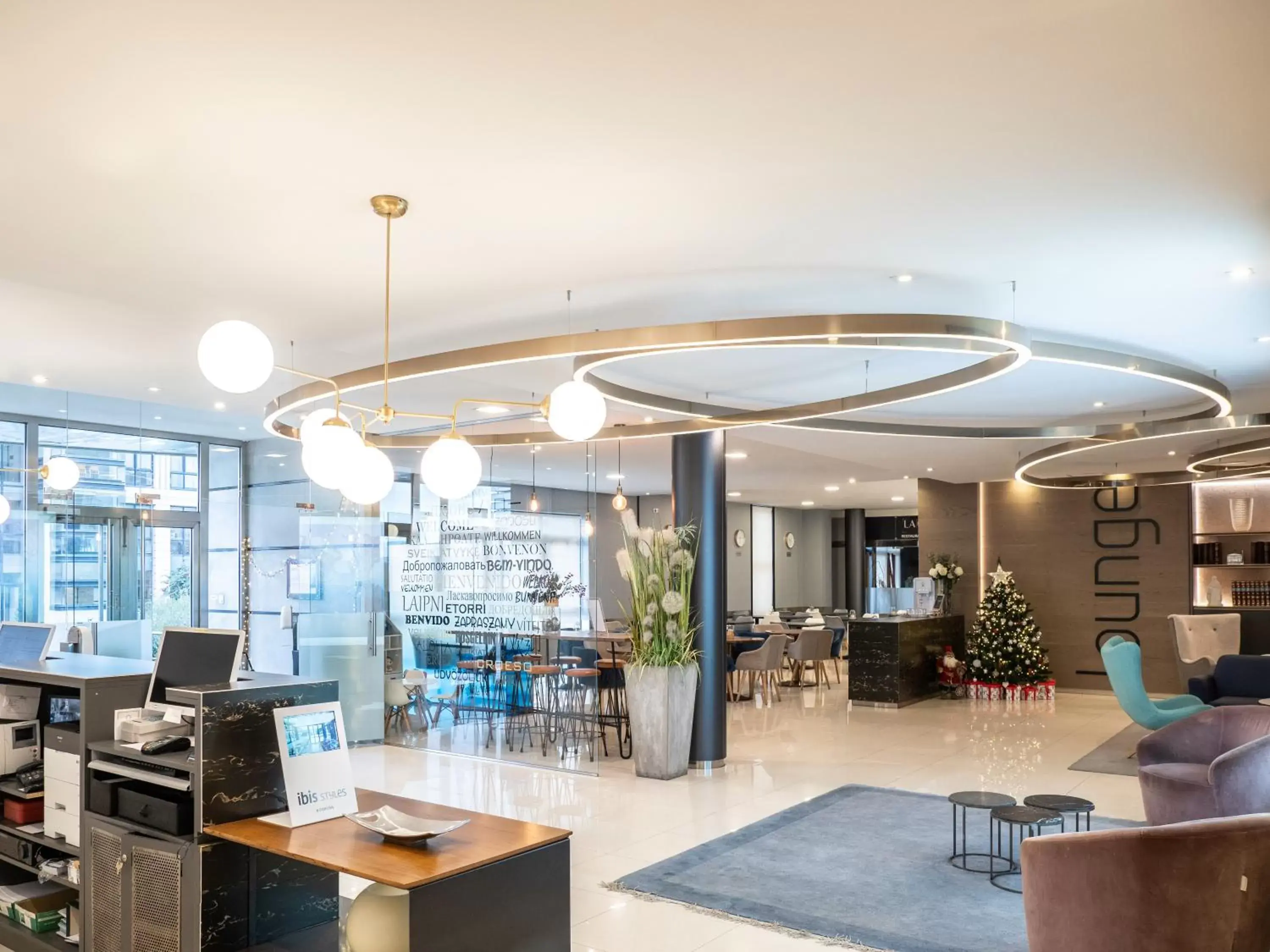 Lobby or reception in Ibis Styles A Coruna