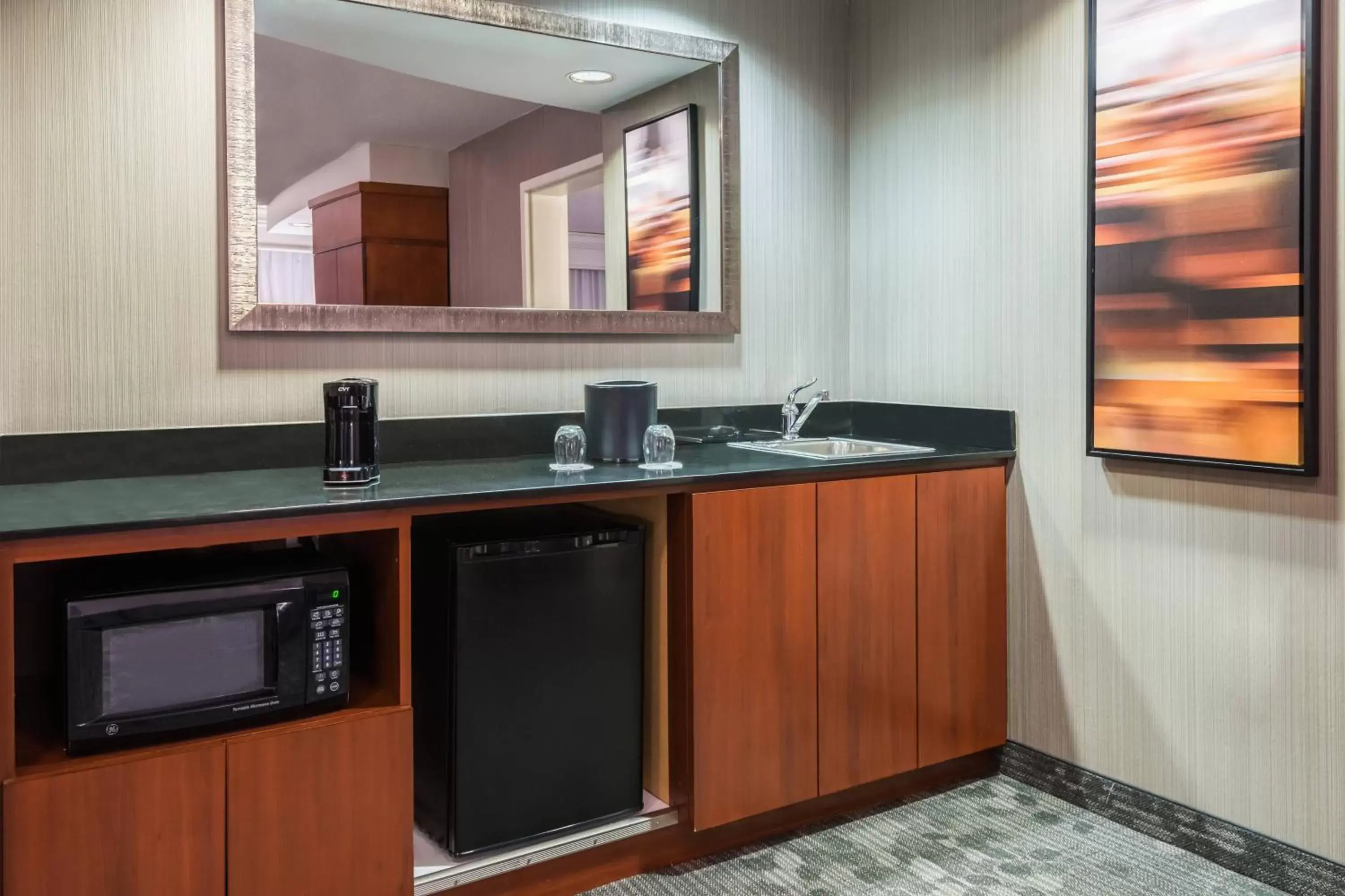 Photo of the whole room, Kitchen/Kitchenette in Courtyard by Marriott Providence Lincoln