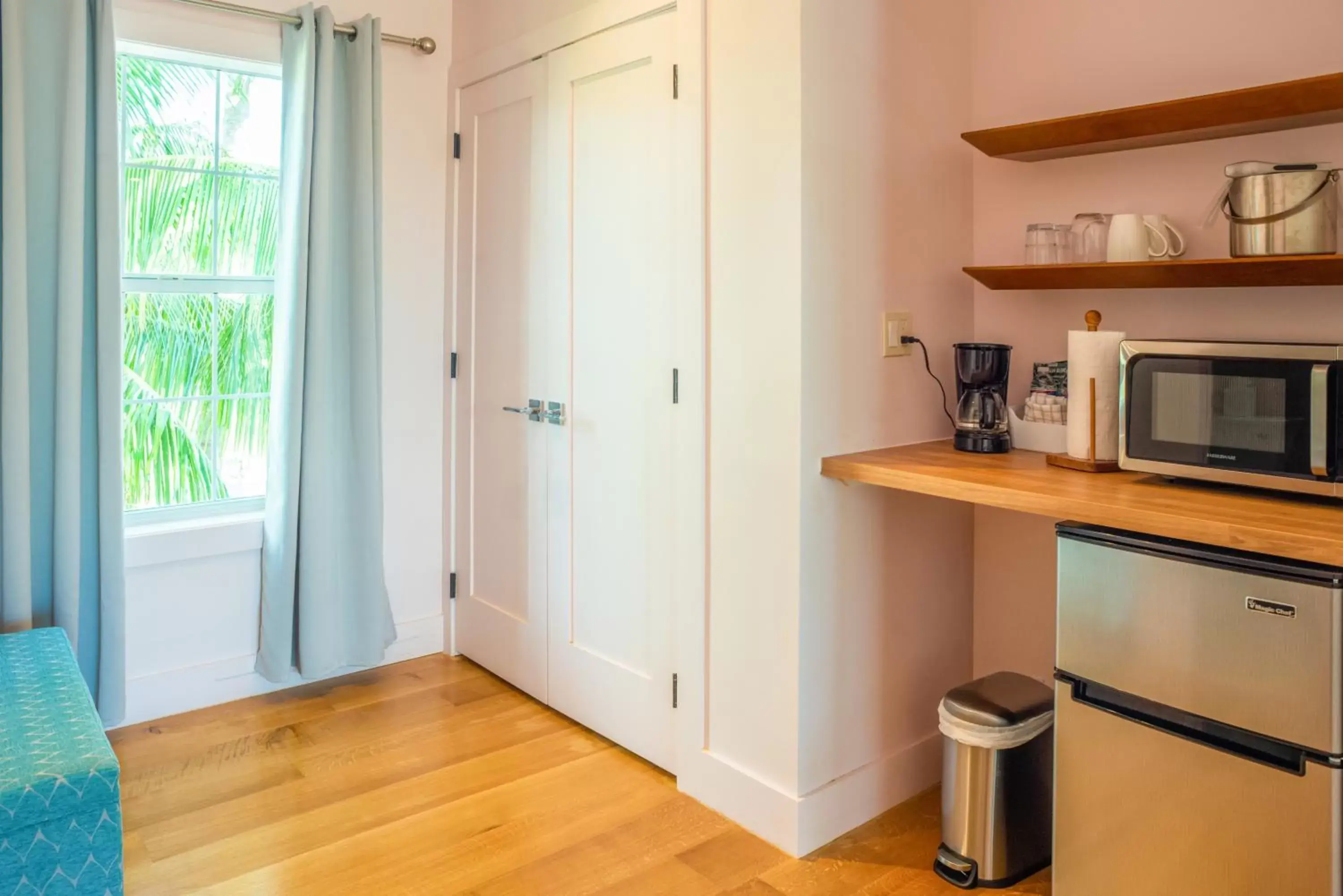 Kitchen or kitchenette, Kitchen/Kitchenette in Lime Tree Bay Resort