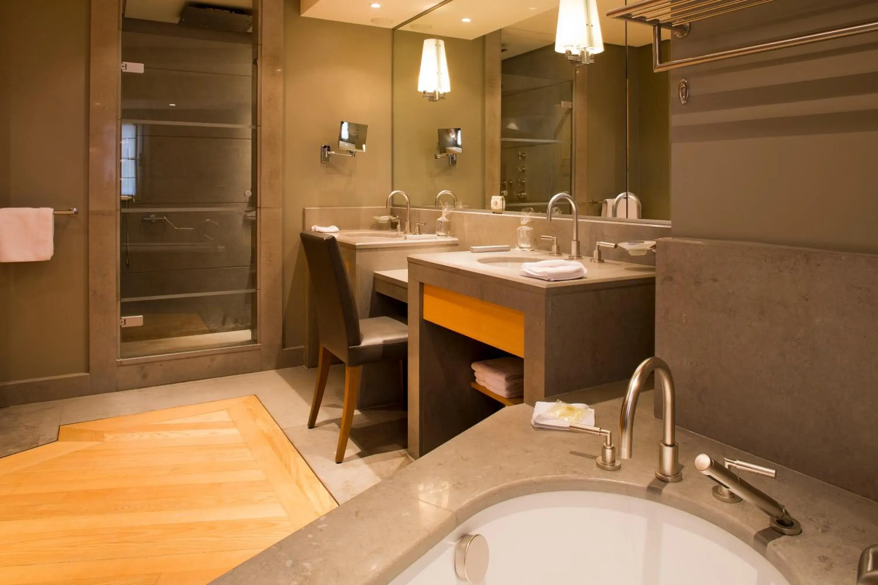 Bathroom in Bastide Saint Antoine - Relais & Châteaux