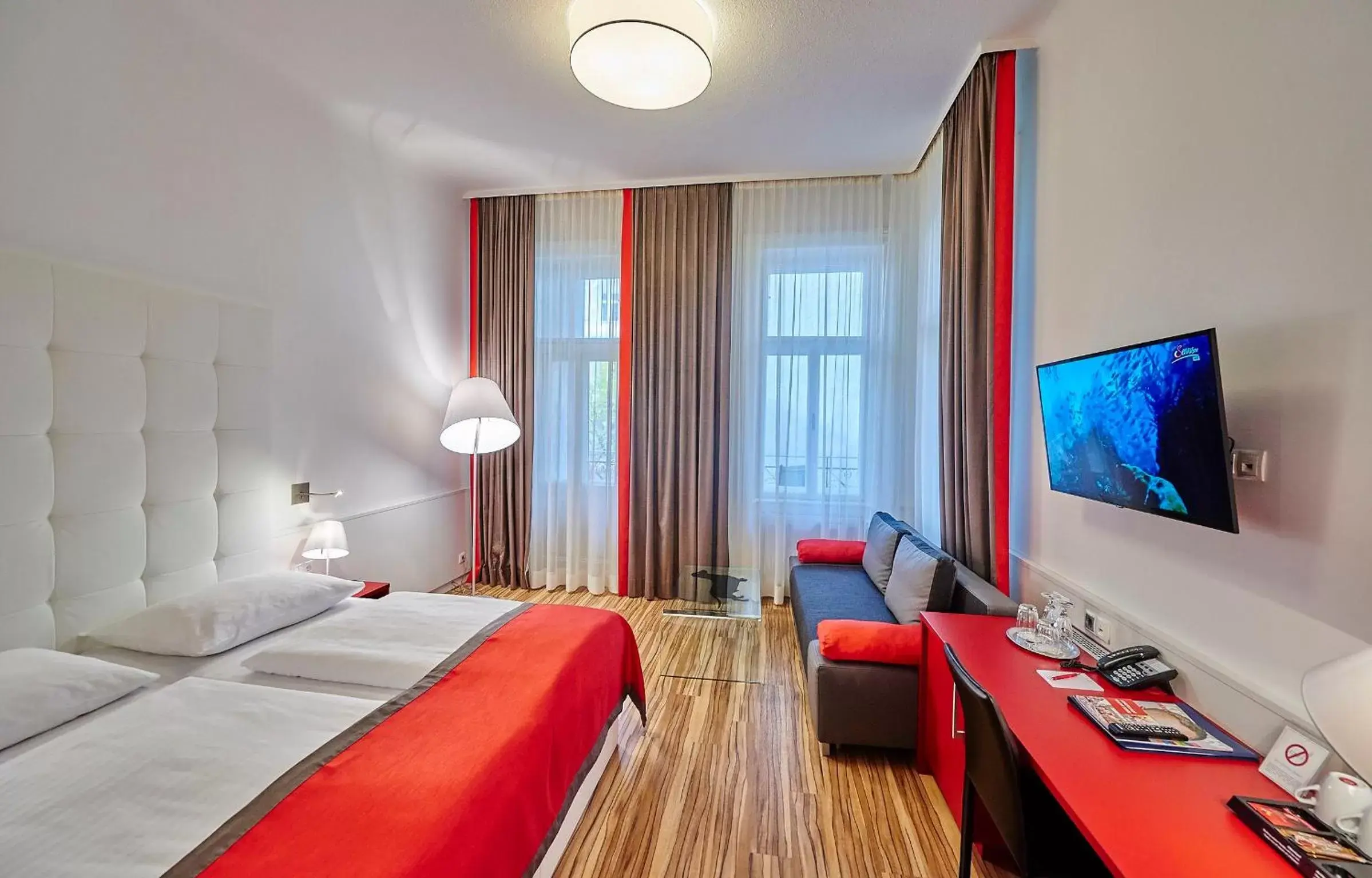 TV and multimedia, TV/Entertainment Center in Hotel Zipser