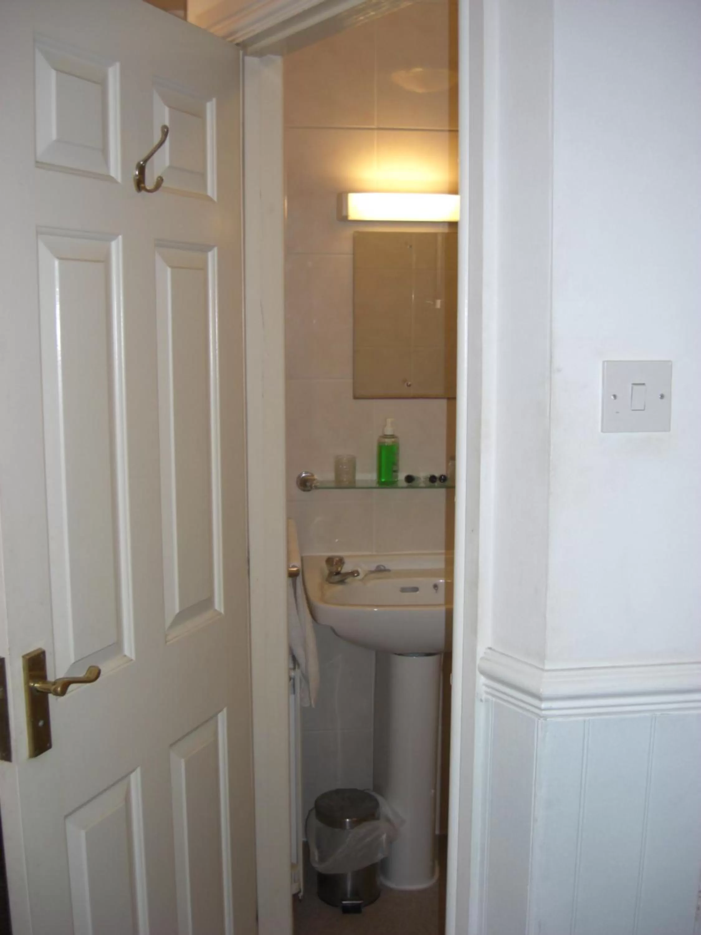 Bathroom in Lynebank House Hotel, Bed & Breakfast