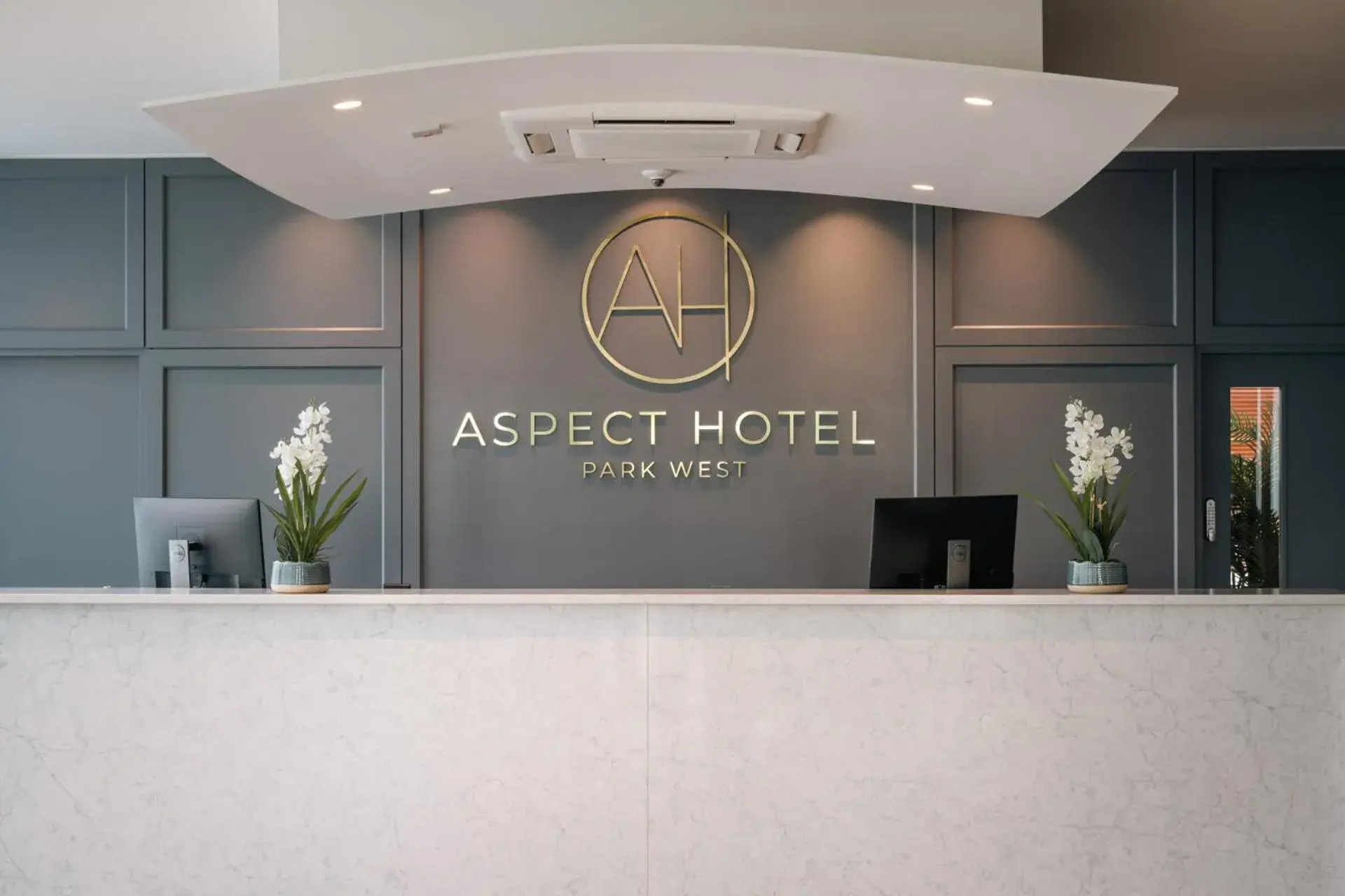 Lobby or reception in Aspect Hotel Park West