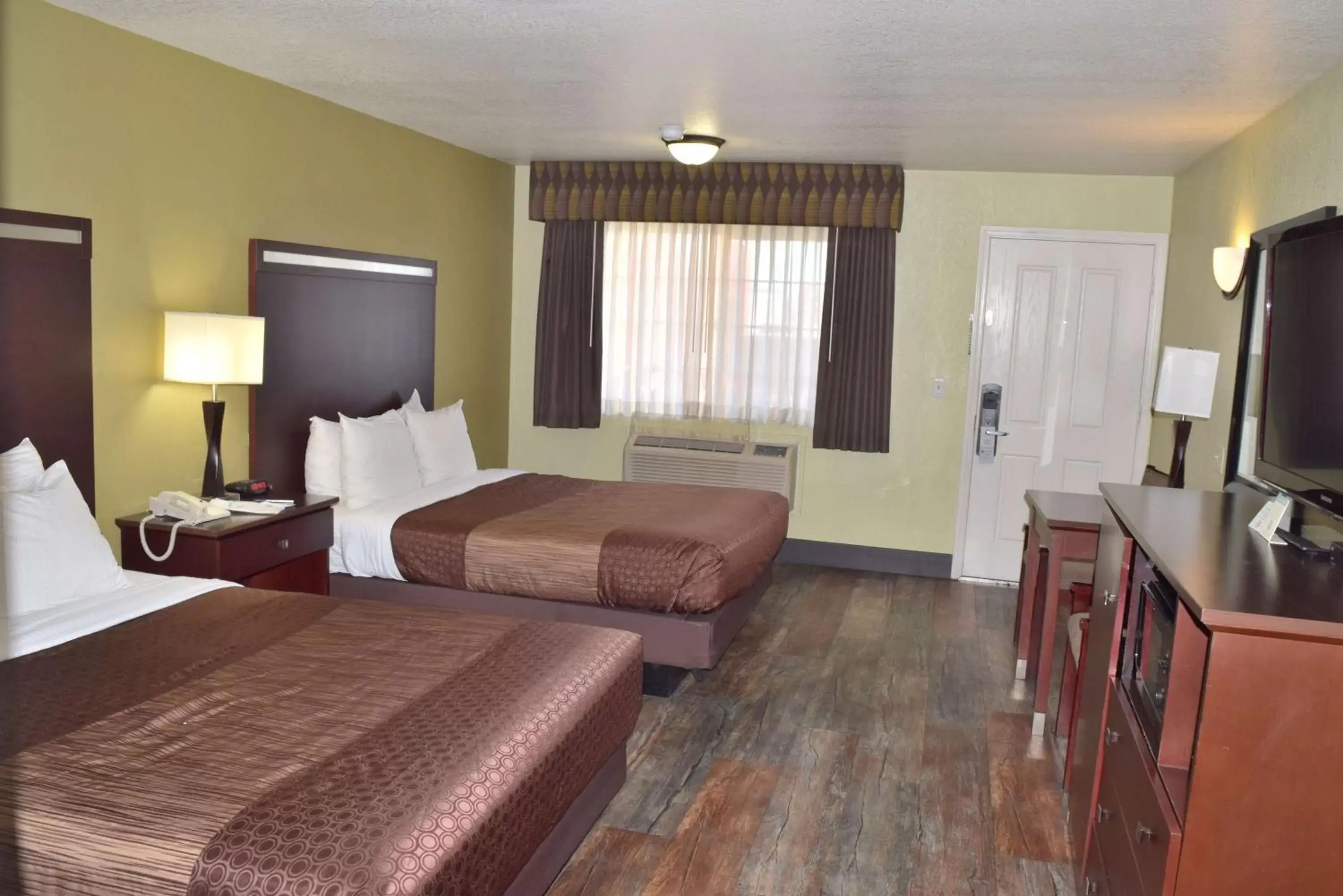 Photo of the whole room, Bed in Best Western Anderson Inn