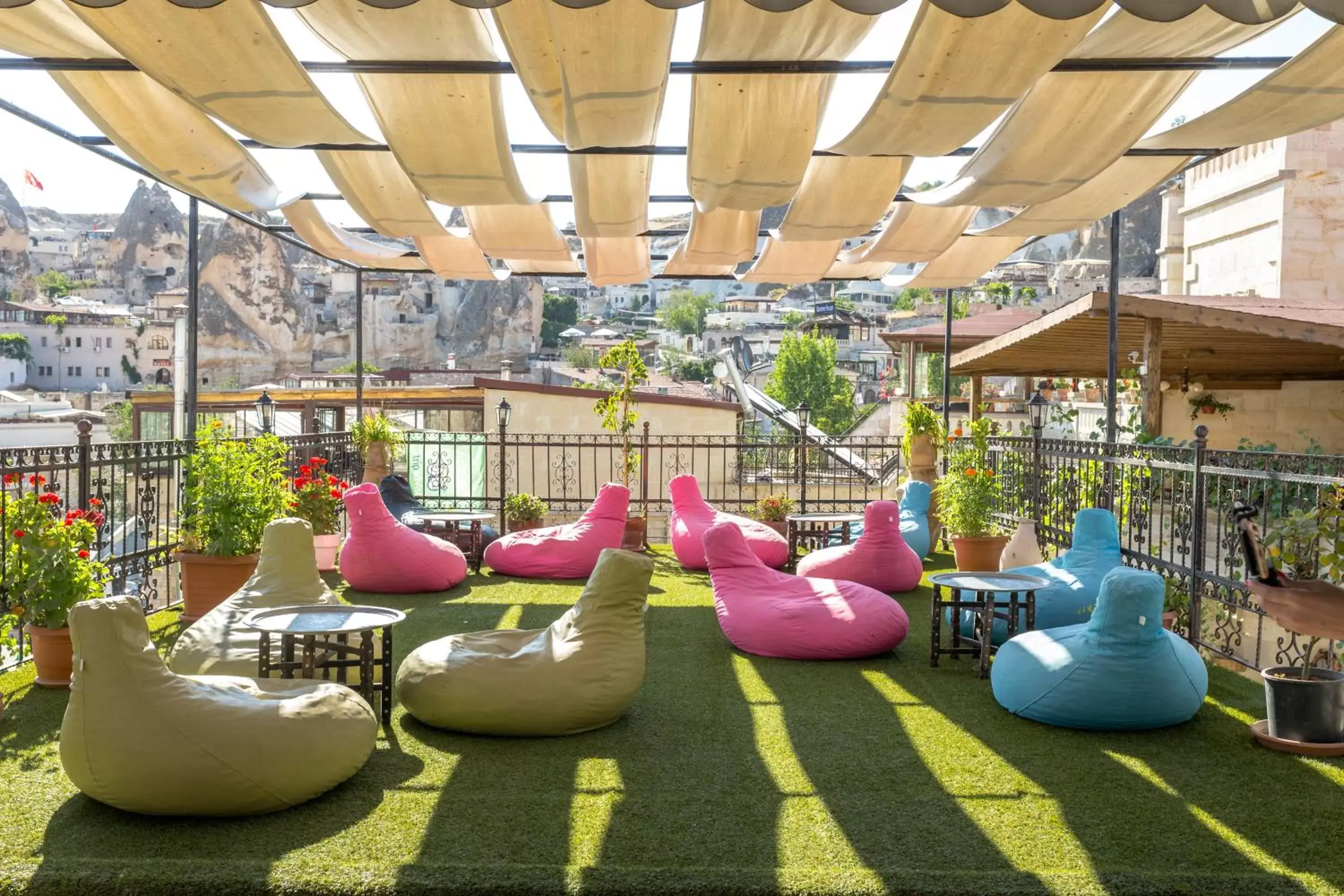 Restaurant/places to eat in Hidden Cave Hotel Restaurant/places to eat in Hidden Cave Hotel