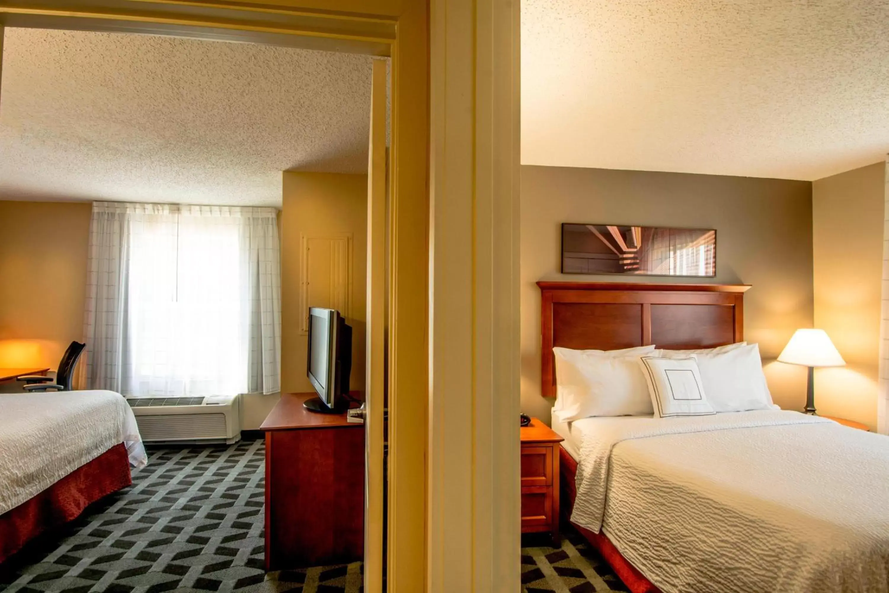 Bedroom, Bed in TownePlace Suites by Marriott Baltimore BWI Airport