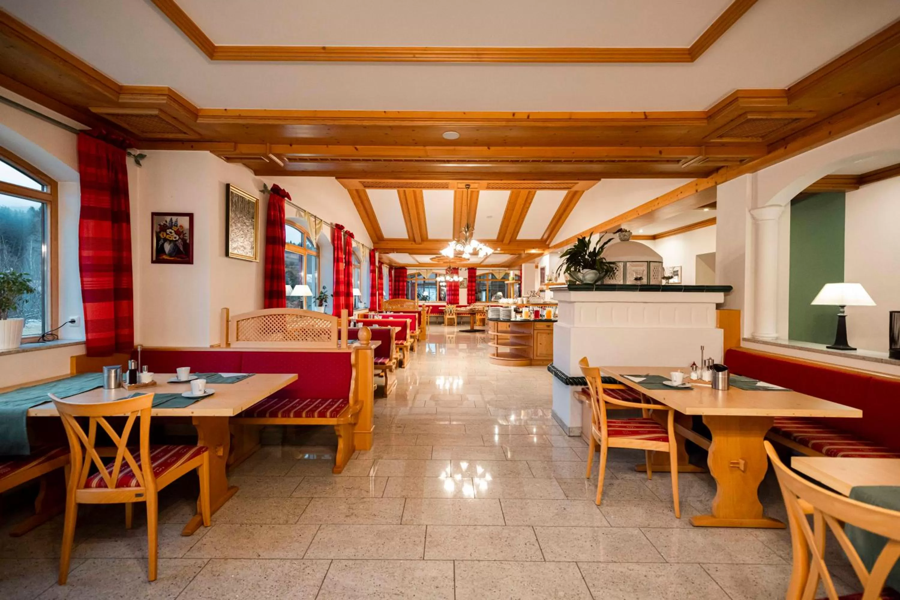 Restaurant/places to eat in Landhotel GrünWies -Bonsai-Wellness Garni