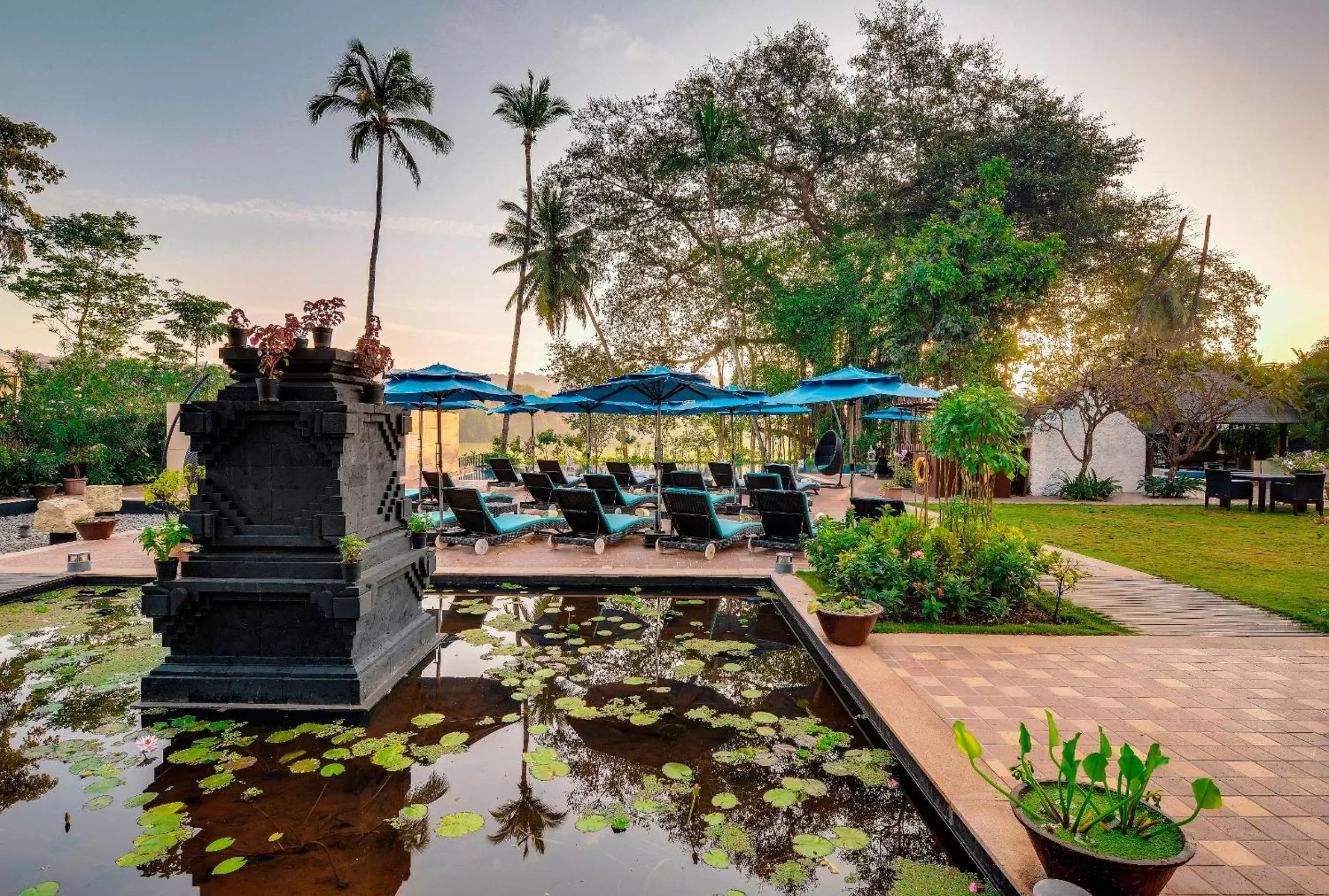 Swimming pool in Novotel Goa Resort & Spa