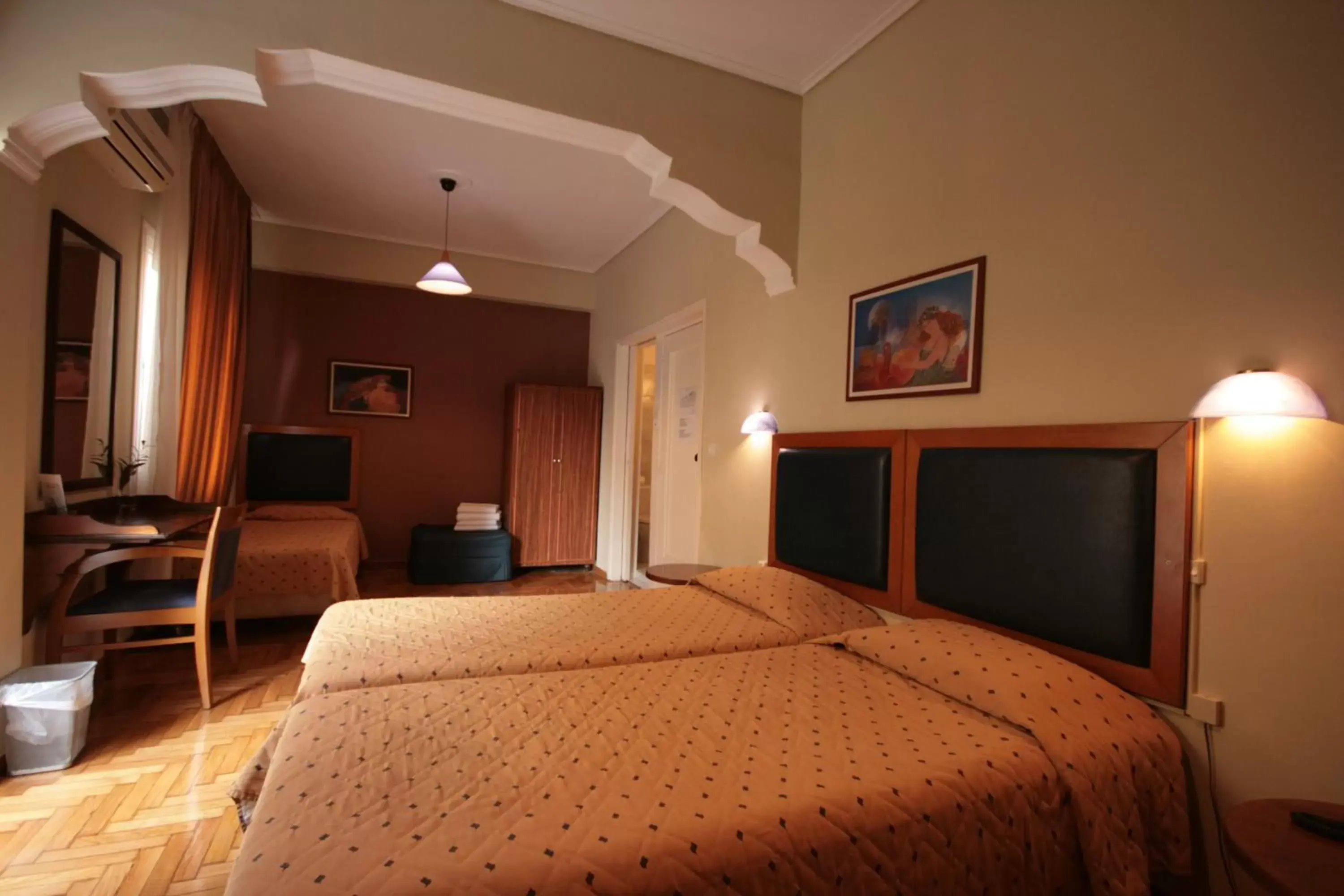 Bedroom, Bed in Adam's Hotel