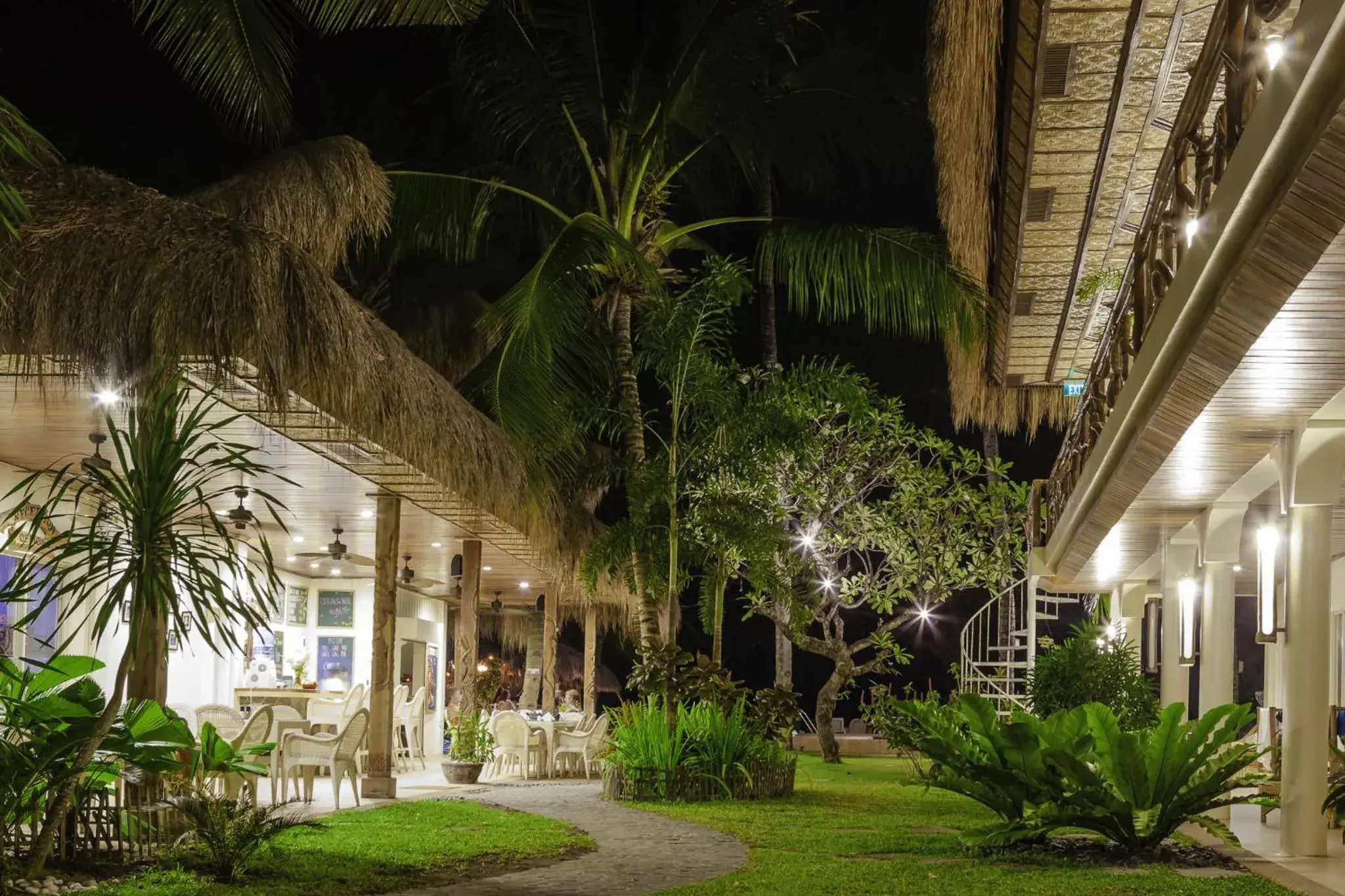 Patio, Property Building in Mike's Dauin Dive Resort