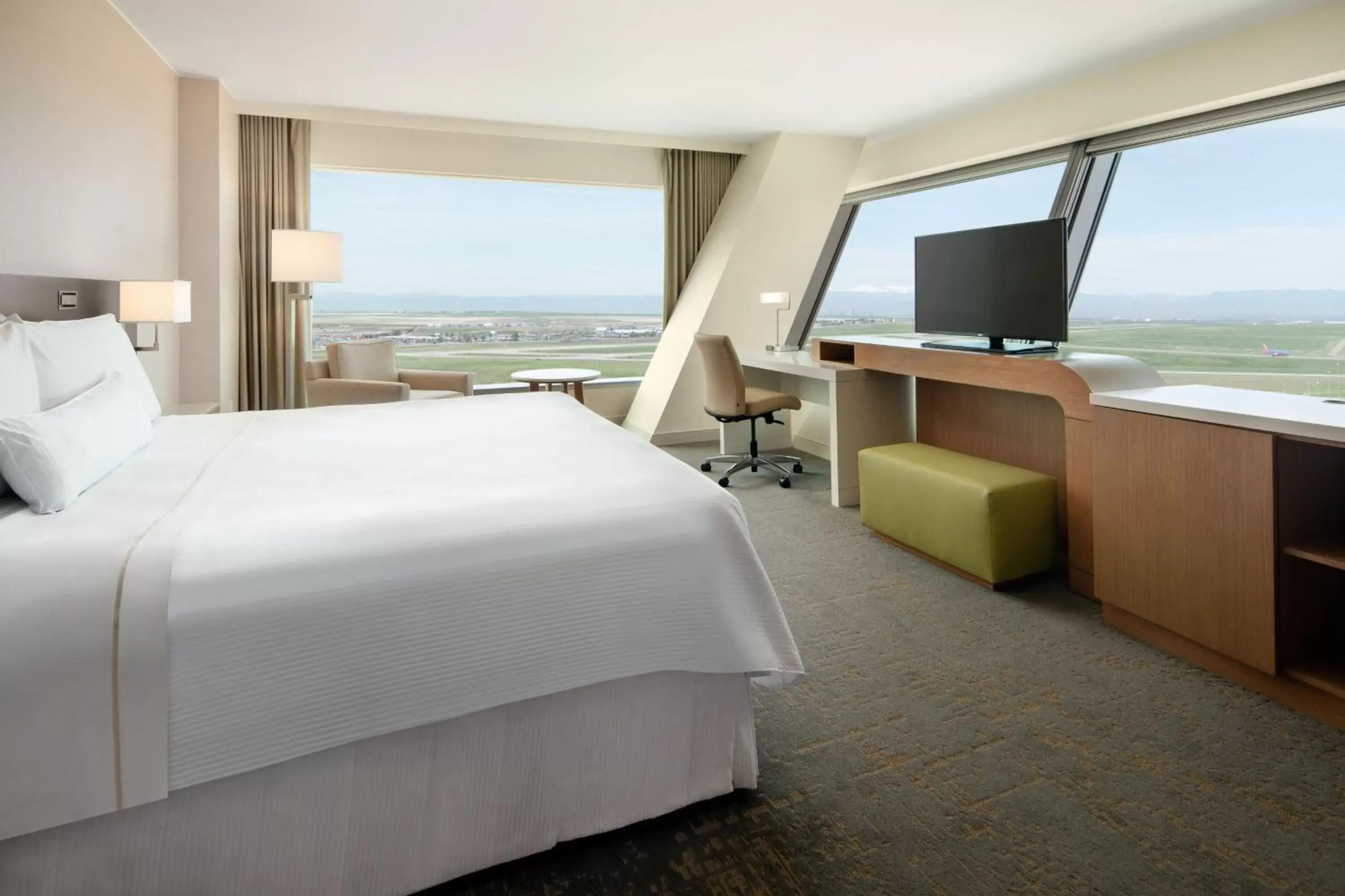 Photo of the whole room, Sea View in The Westin Denver International Airport