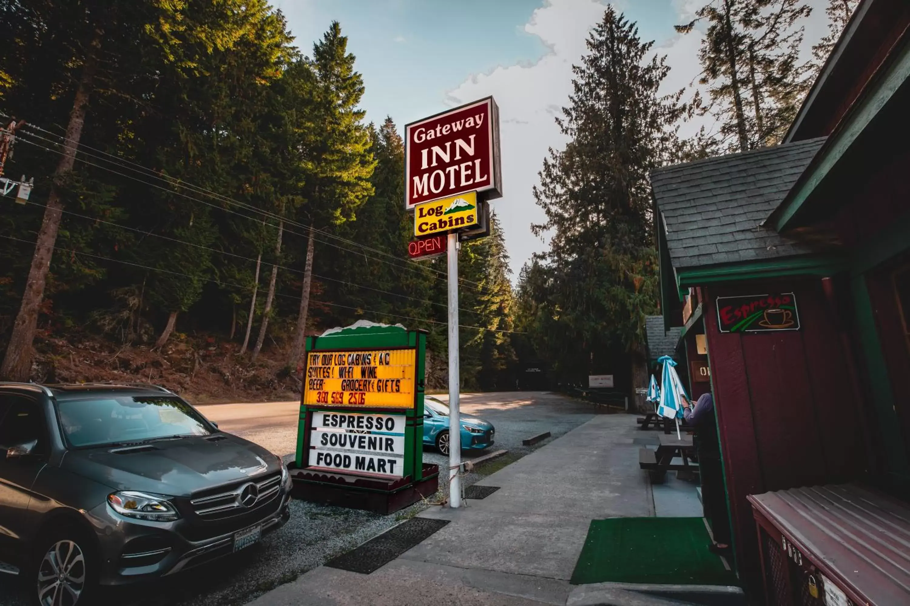 Property Logo/Sign in Gateway Inn & Cabins