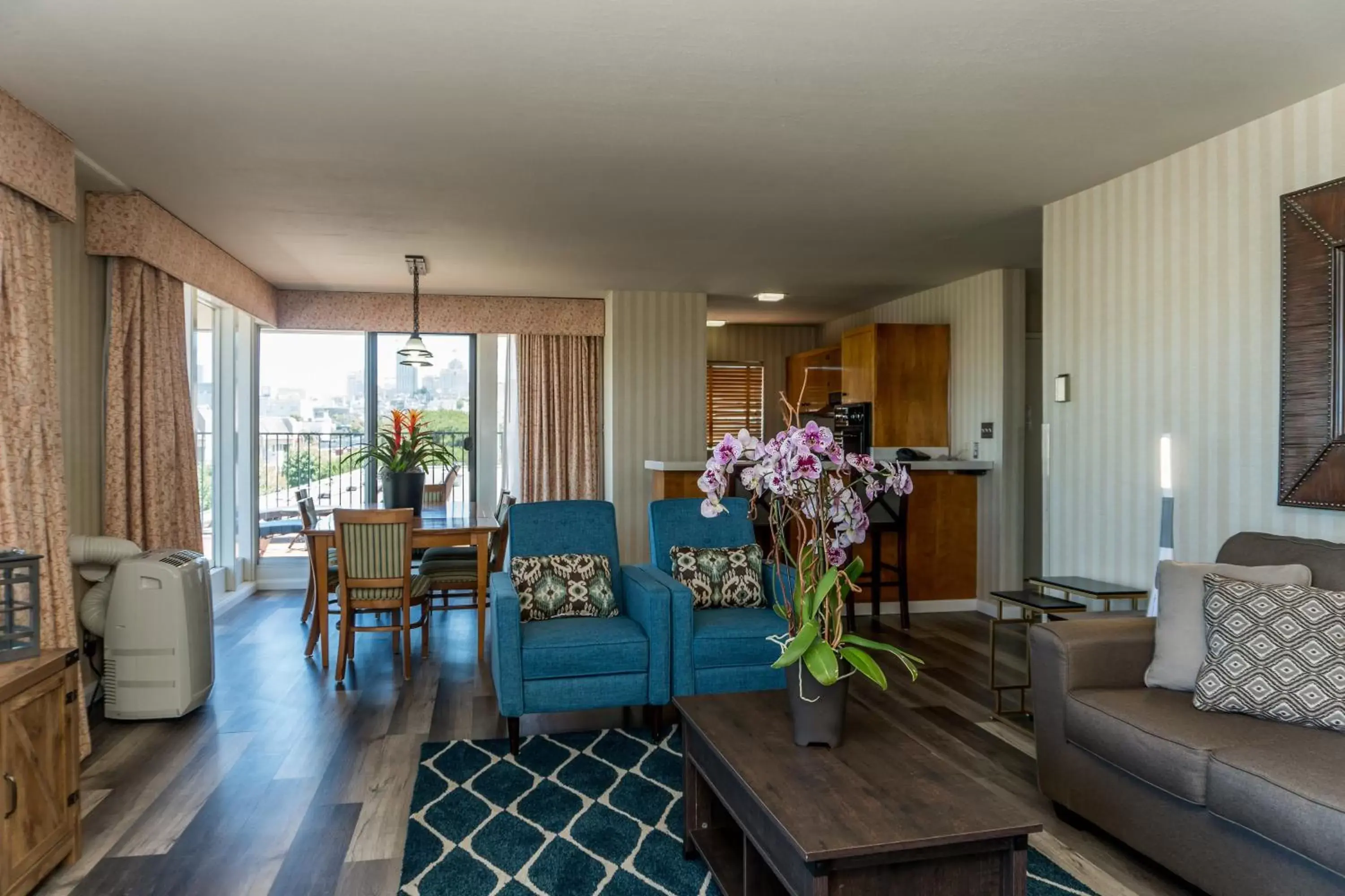 Living room, Seating Area in The Wharf Inn