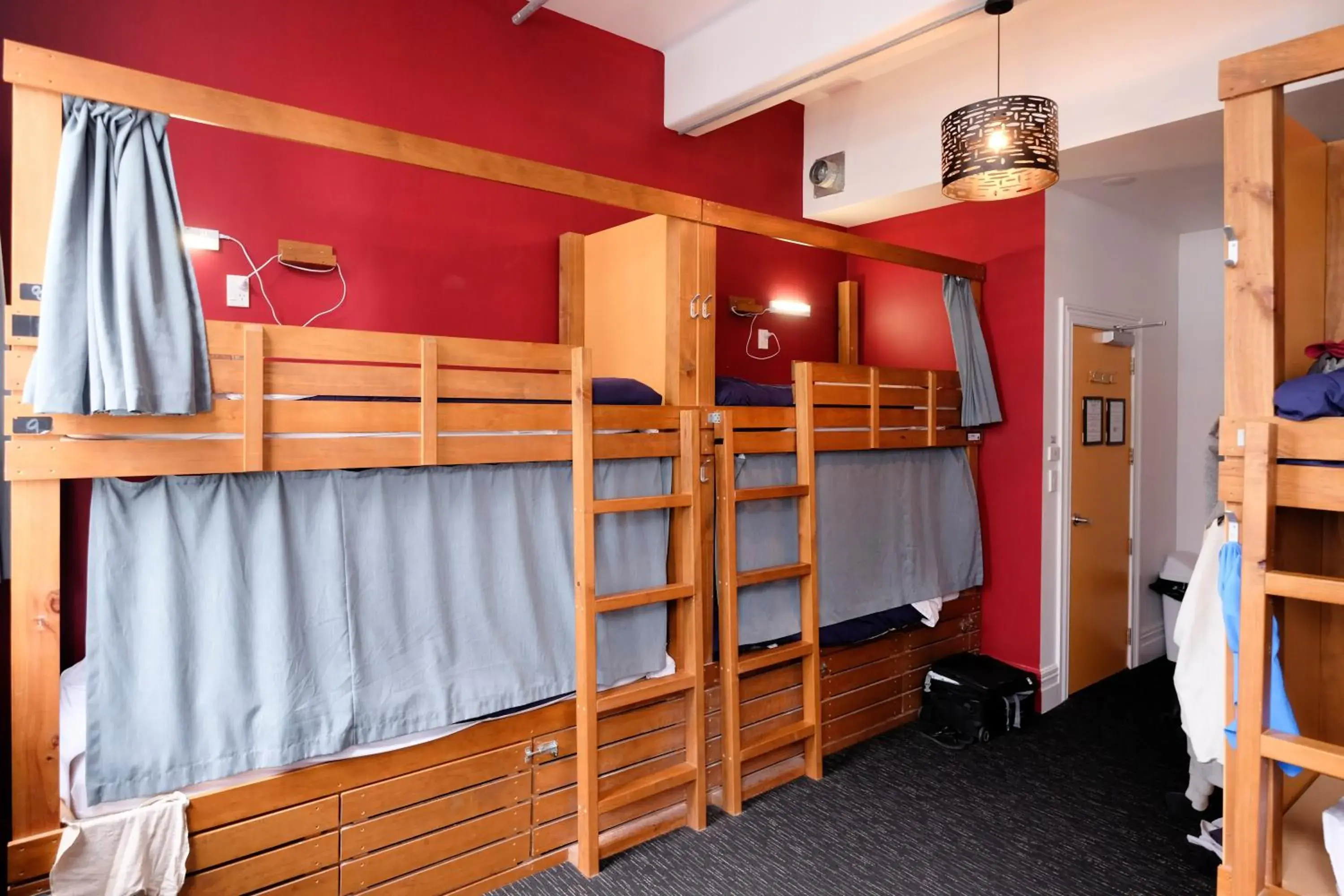 Bed in 10-Bed Mixed Dormitory Room in Haka Lodge Auckland