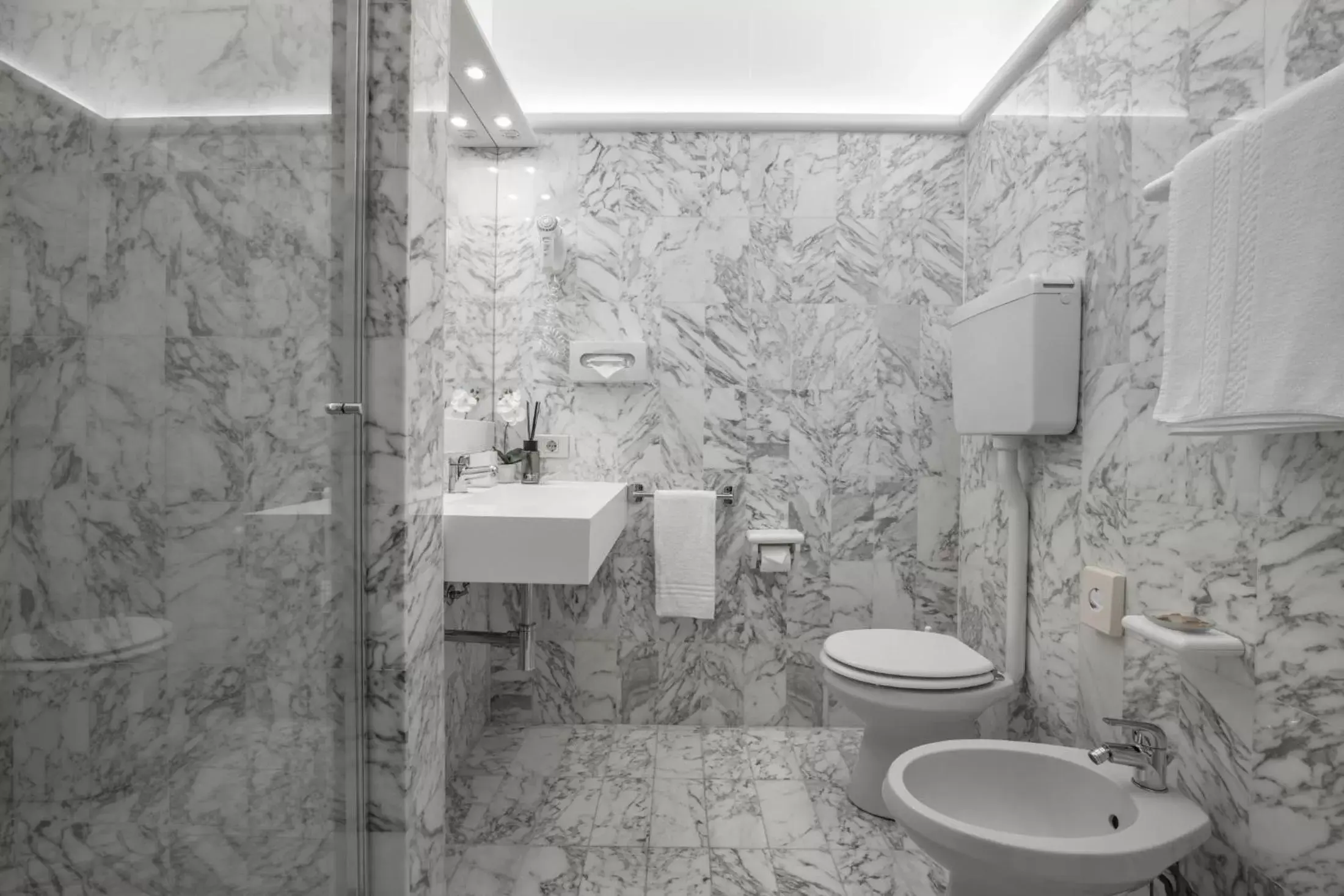 Bathroom in Hotel Meandro