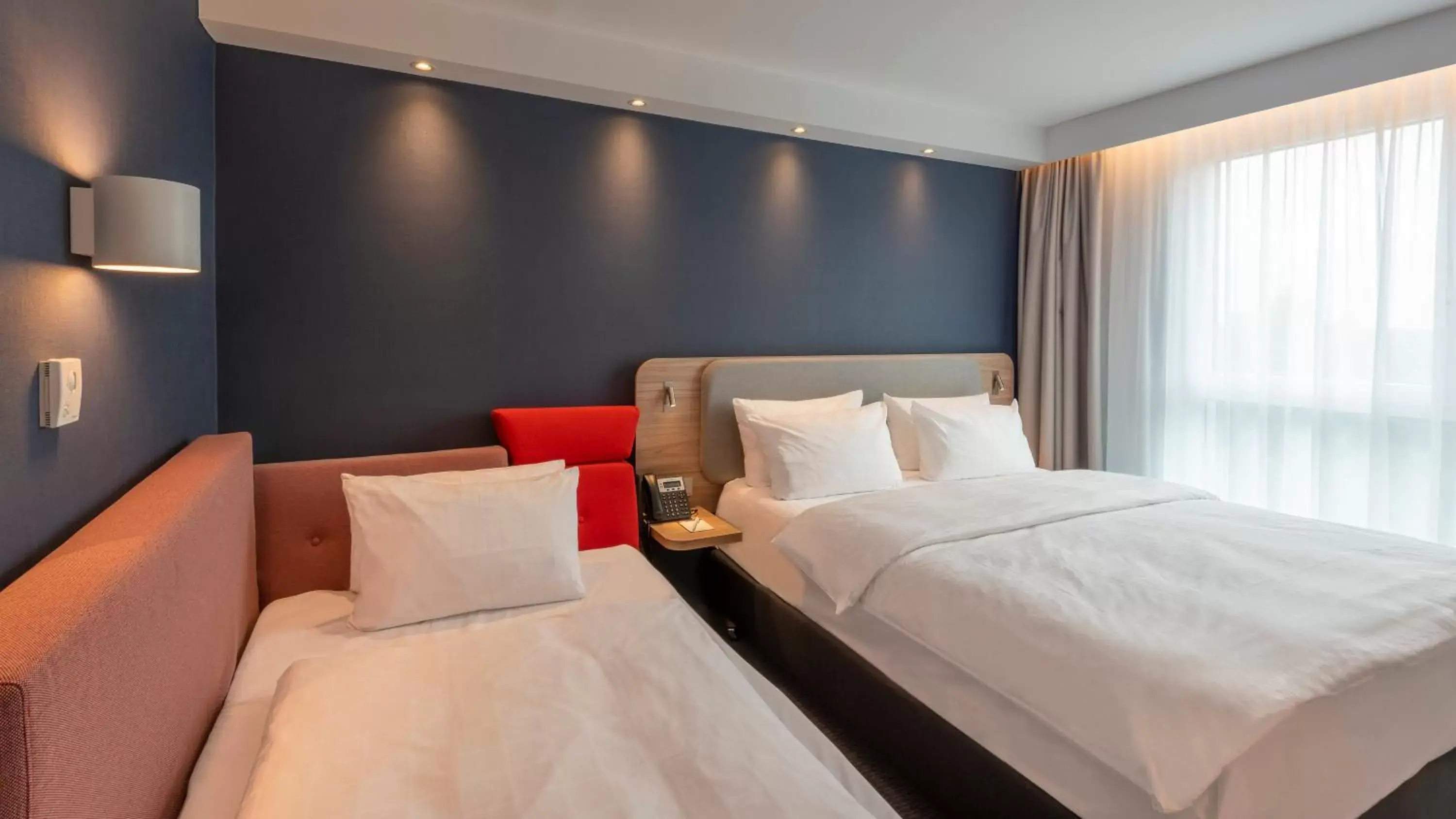 Bedroom, Bed in Holiday Inn Express - Krefeld - Dusseldorf, an IHG Hotel