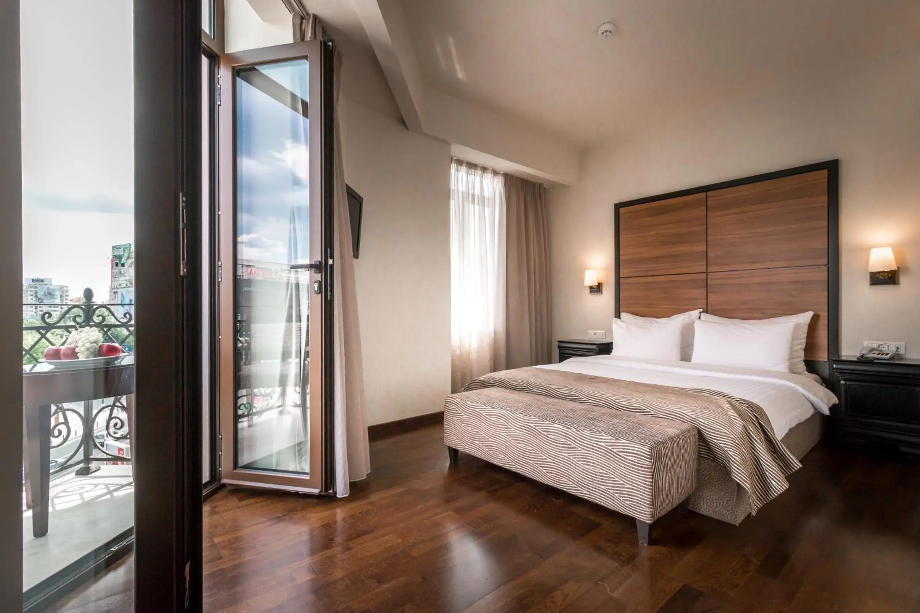 Photo of the whole room, Bed in Europa Royale Bucharest Photo of the whole room, Bed in Europa Royale Bucharest