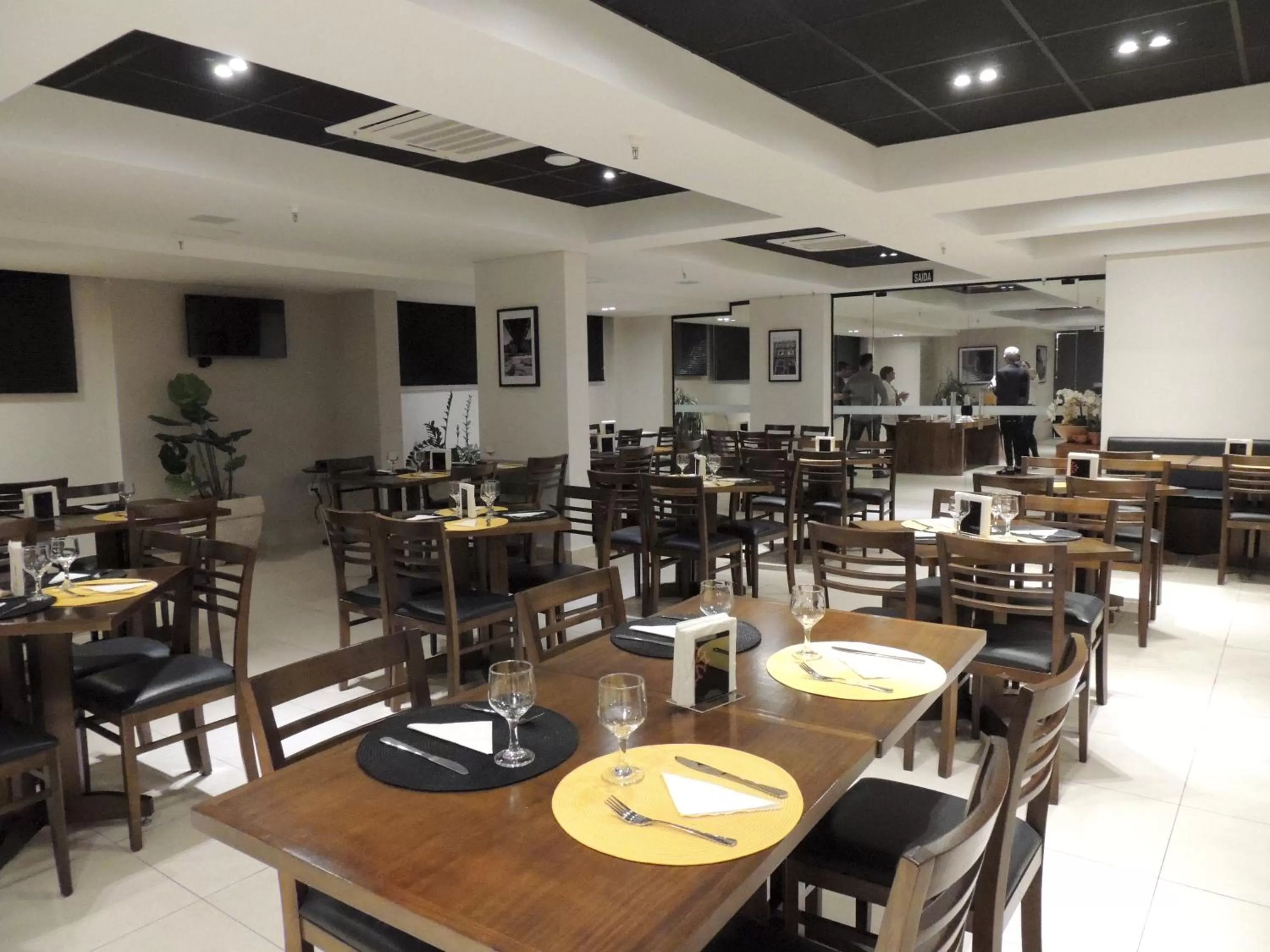Restaurant/places to eat in Occitano Apart Hotel